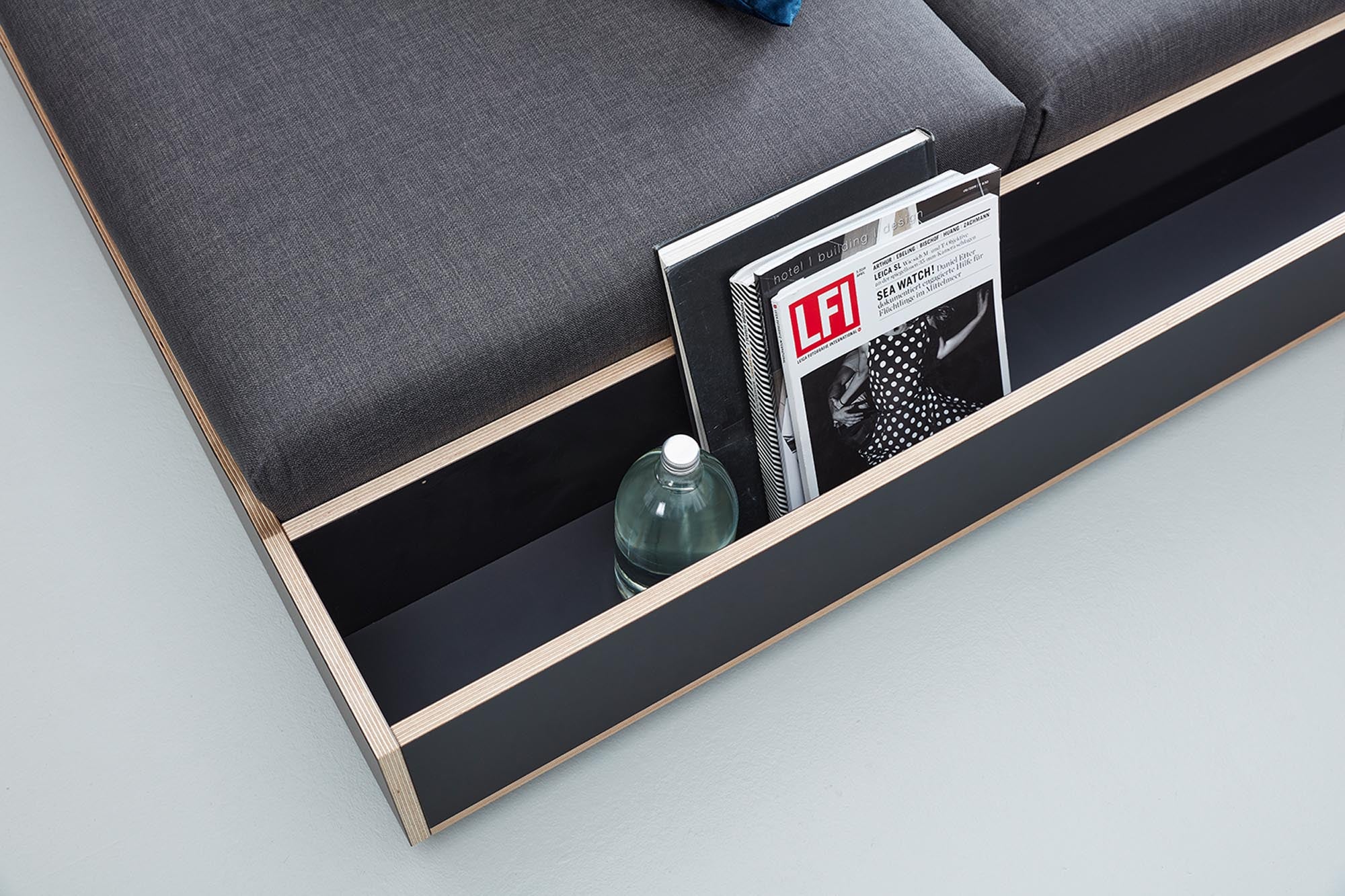 Elegantes MAUDE Bett von Müller Möbelwerkstätten mit robustem Lattenrost, ideal für ein modernes und einladendes Schlafambiente.