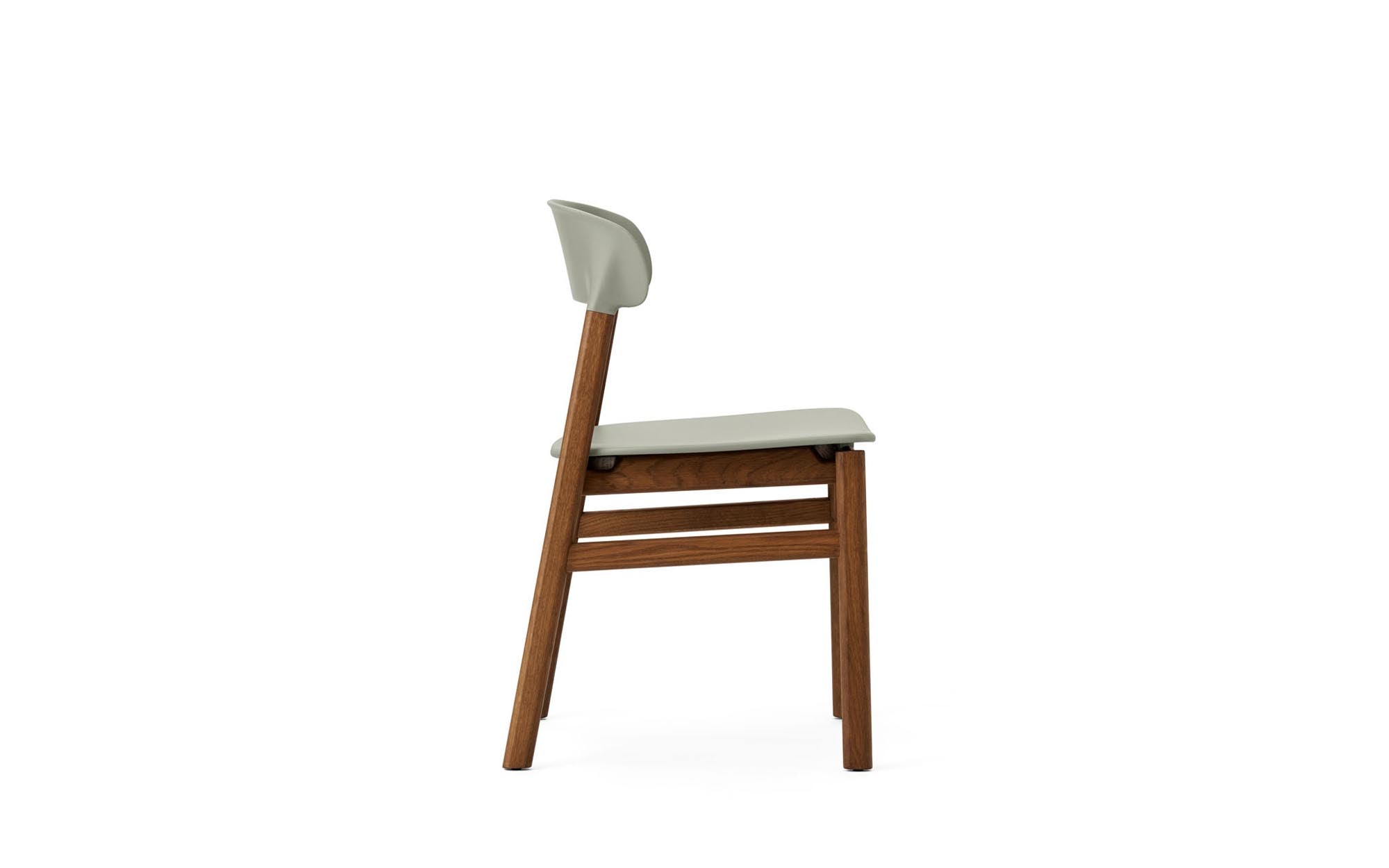 Stilvoller Herit Stuhl von Normann Copenhagen, der zeitlose Eleganz und skandinavische Ästhetik in jedem Raum verkörpert.