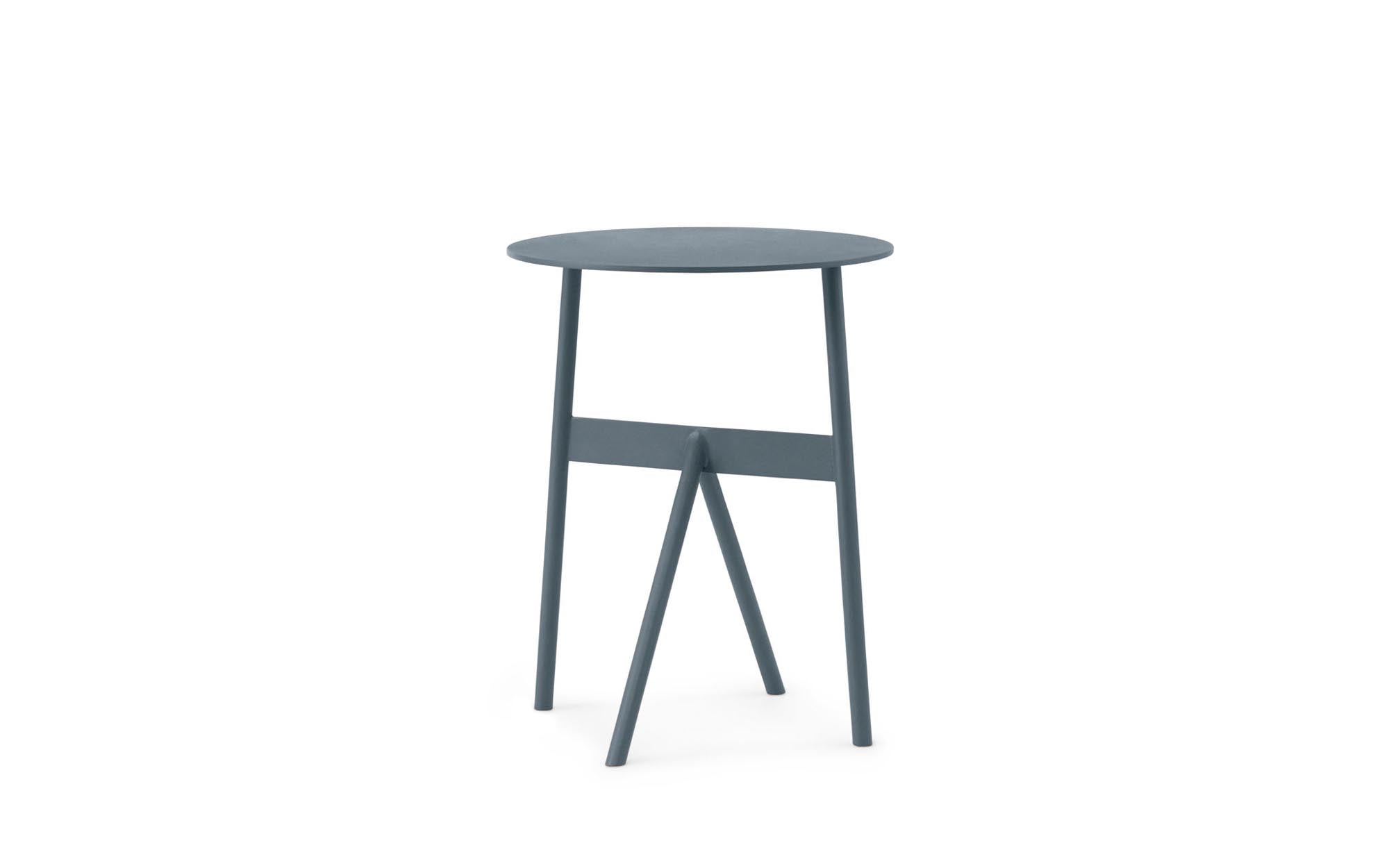 Eleganter Stock Beistelltisch von Normann Copenhagen, perfekt für stilvolle Akzente in jedem Raum und funktionale Ergänzung zur Einrichtung.