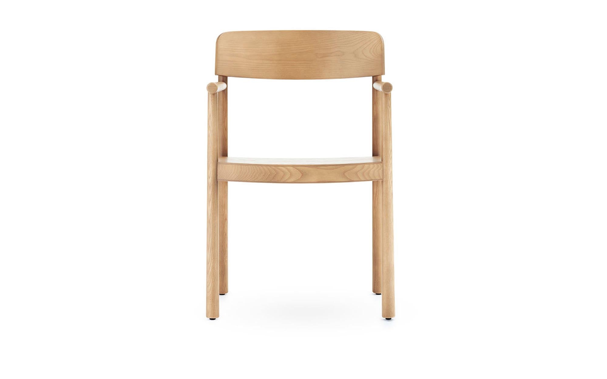 Entdecken Sie den Timb Stuhl mit Armlehne von Normann Copenhagen – eine harmonische Verbindung aus stilvollem skandinavischen Design und optimalem Sitzkomfort.