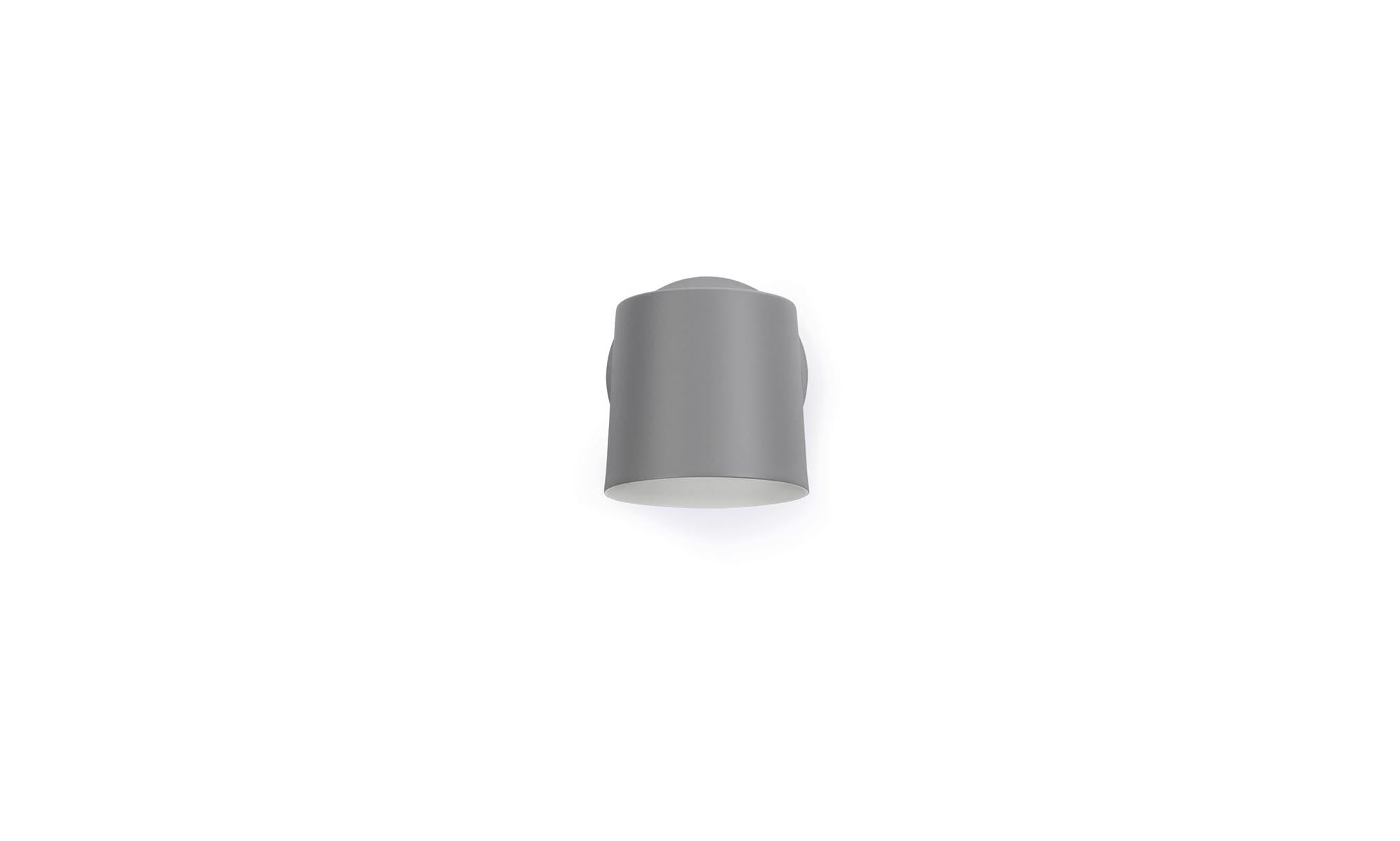 Elegante graue Rise Wandleuchte von Normann Copenhagen, hardwired, ideal für stilvolle Innenräume und moderne Akzente.