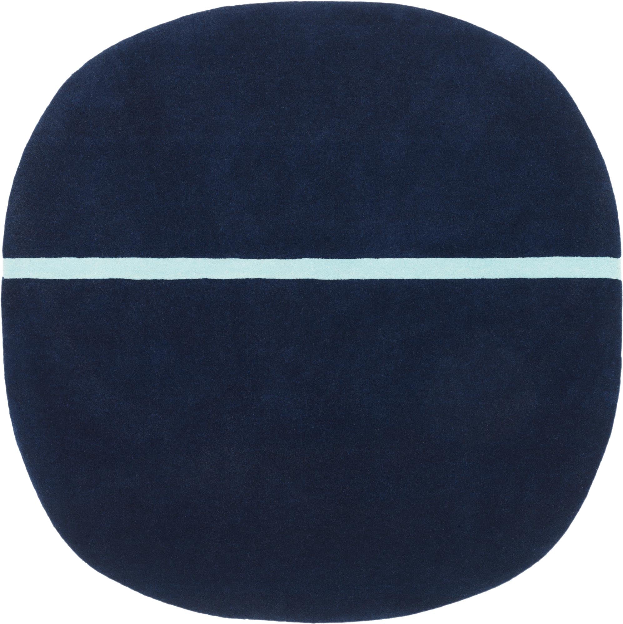 Oona Teppich von Normann Copenhagen: Eleganter, handgewebter Teppich mit harmonischen Farben und weichem, einladendem Material.