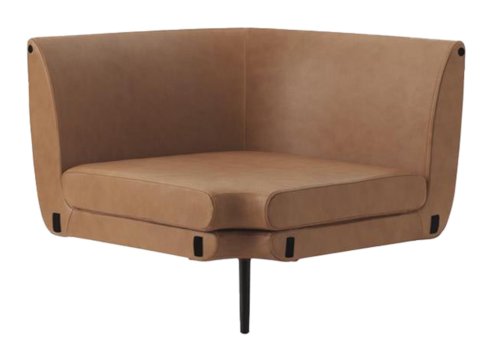 Das Sum modulares Sofa von Normann Copenhagen: Eleganz trifft auf Flexibilität. Schlanke Beine, grosszügige Konturen, individuelle Polsterung.