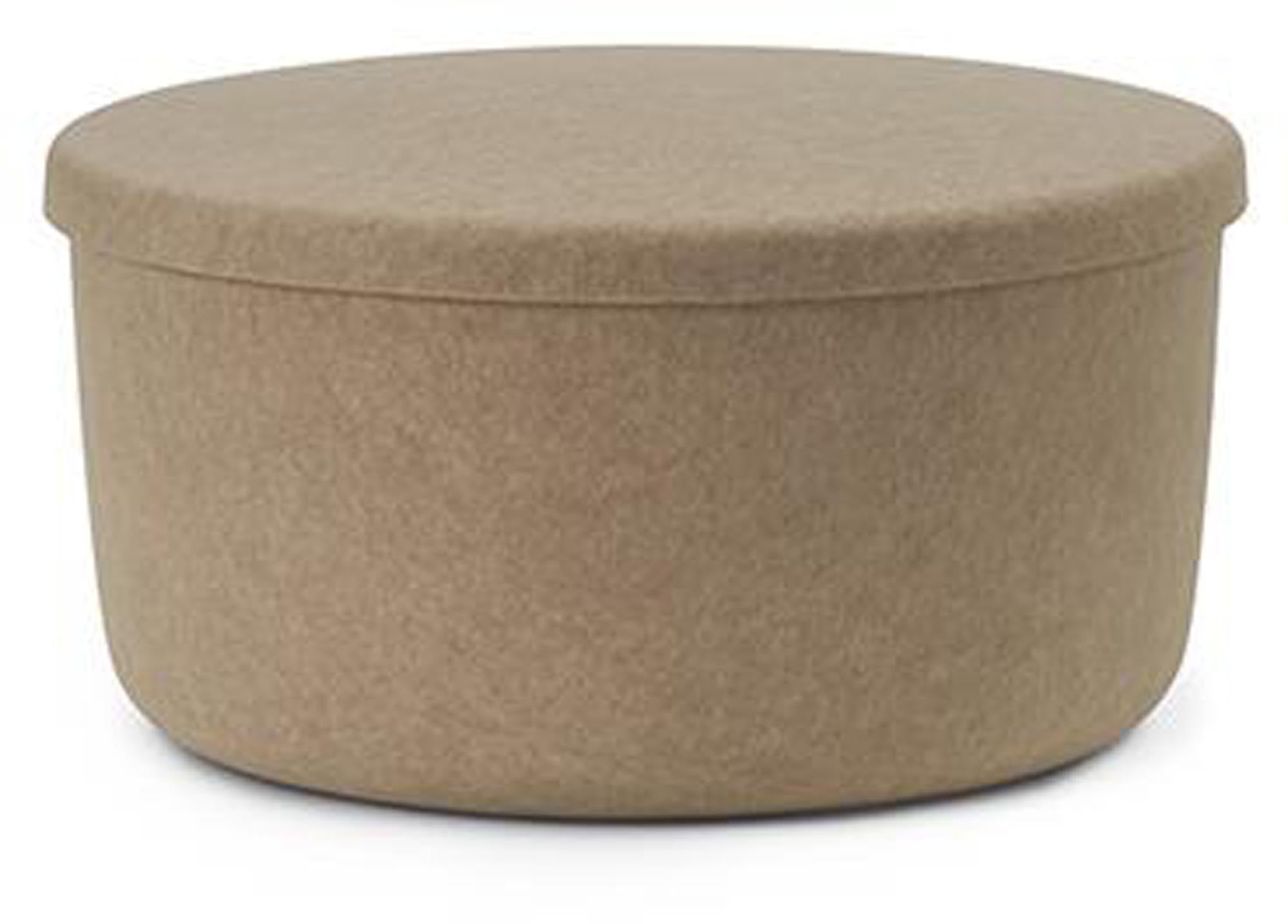 Stylischer Hide Storage Pouf von Normann Copenhagen, perfekt für die Aufbewahrung und als Sitzgelegenheit in jedem modernen Raum.