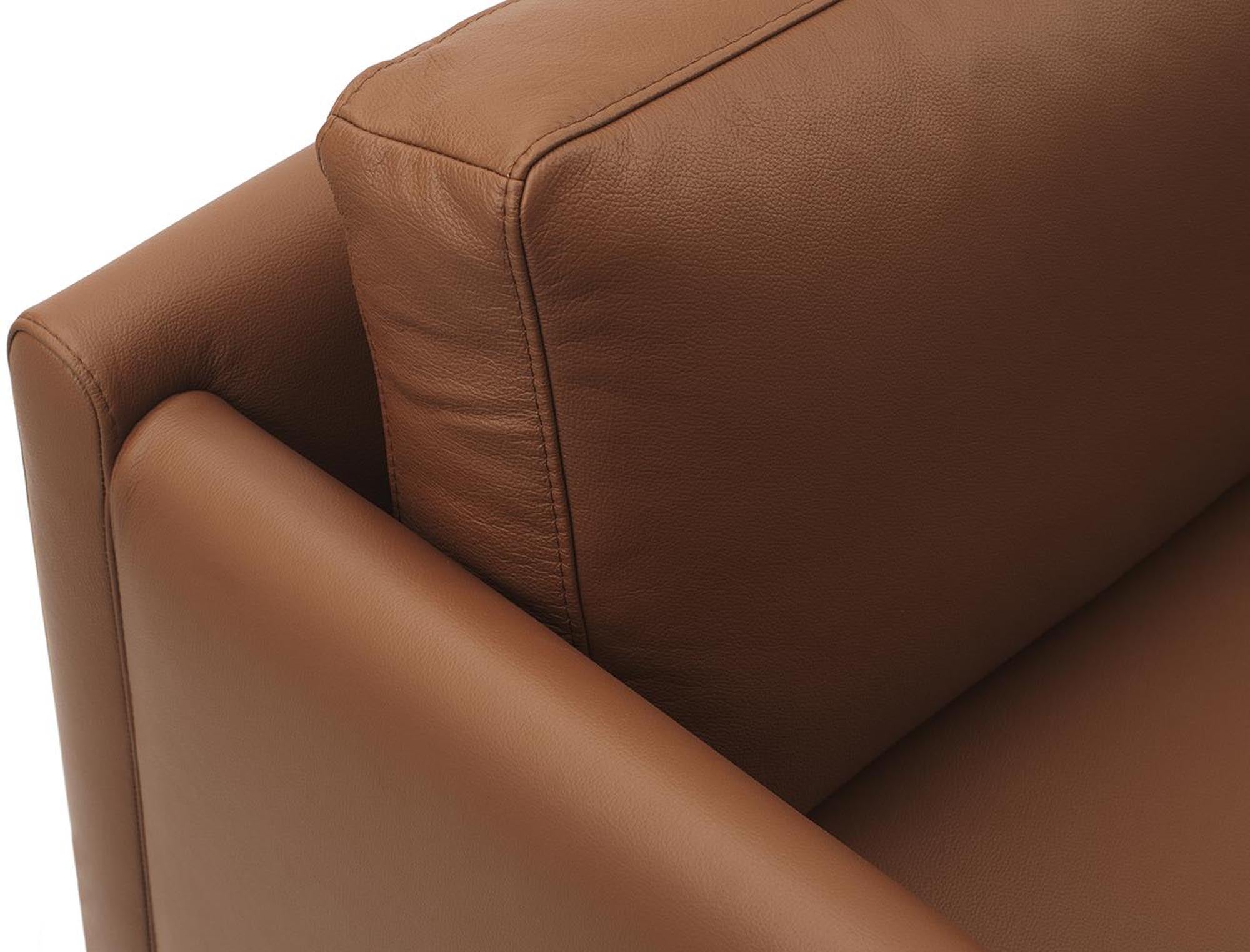 Entdecken Sie das Rar Sofa 2 Sitzer von Normann Copenhagen – ein stilvolles Möbelstück, das skandinavisches Design und Komfort vereint.