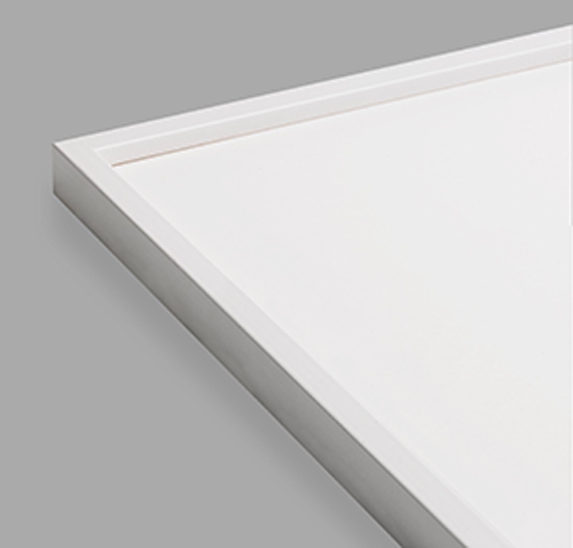 Eleganter Kunstdruck im Rahmen von Paper Collective, ideal für zeitgemäße Wohnräume und inspirierende Büros.