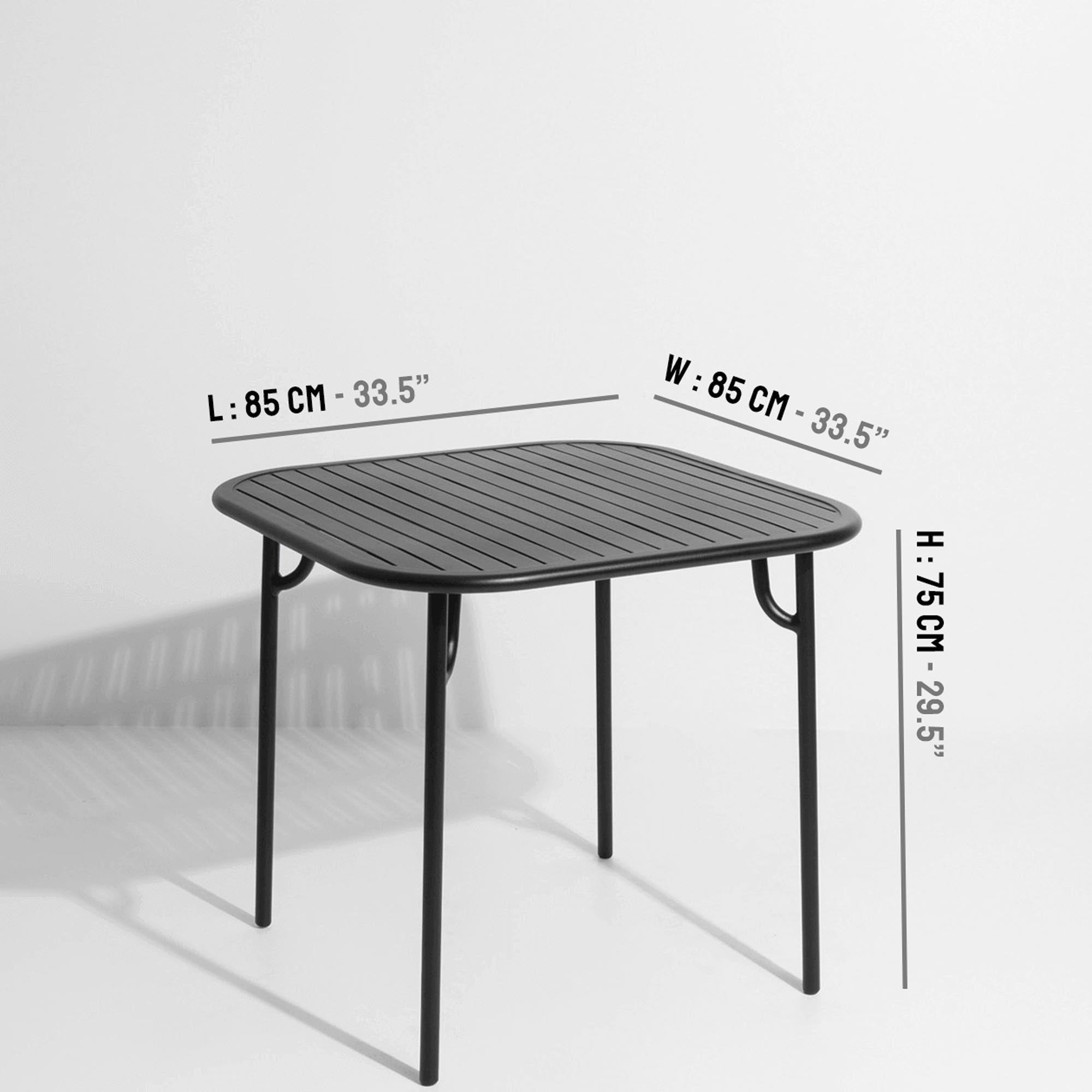 Kompakter Week-End Tisch Small: Modernes Design für den Aussenbereich.