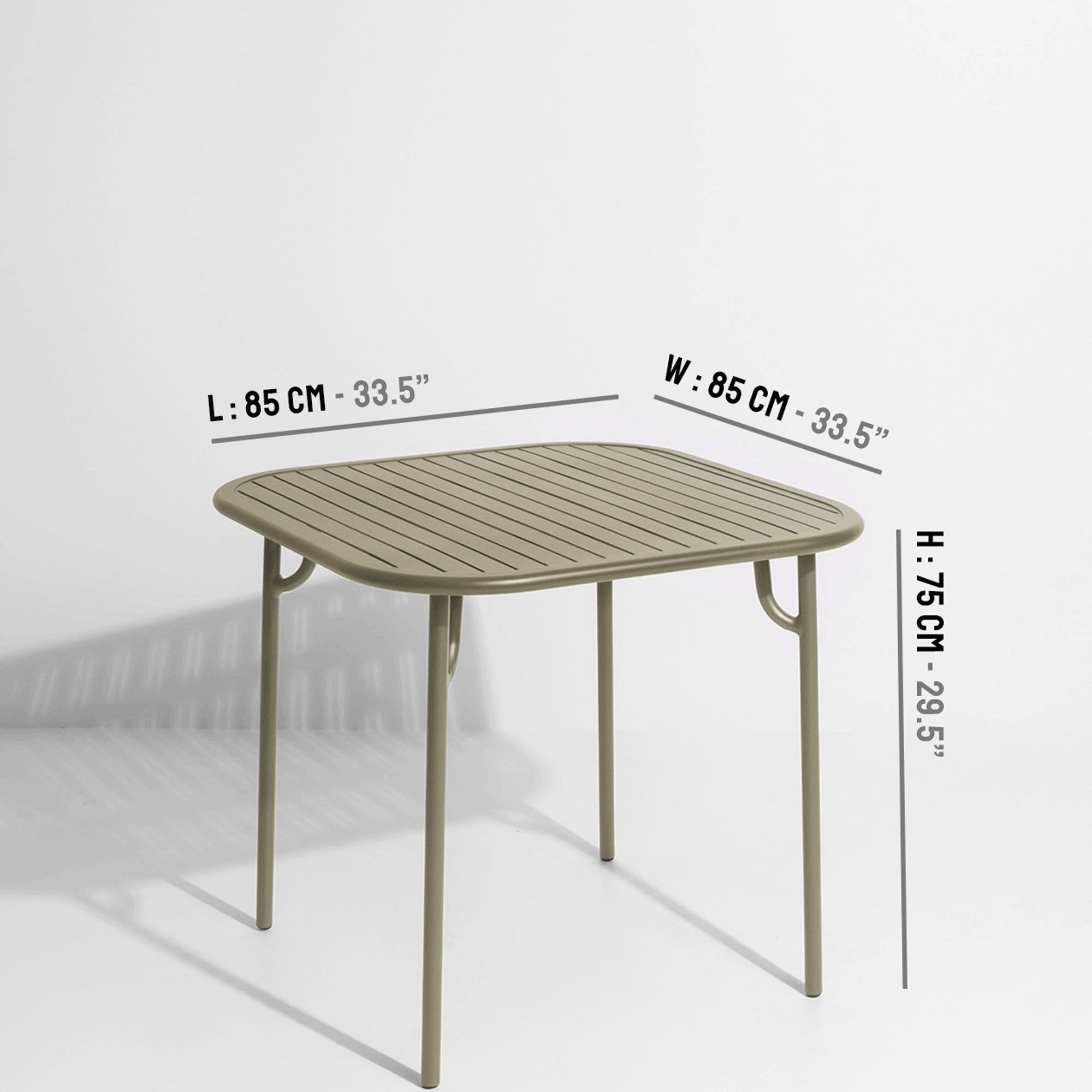 Eleganter Gartentisch Week-End Small von Petite Friture, perfekt für entspannte Stunden im Freien und moderne Terrassen.