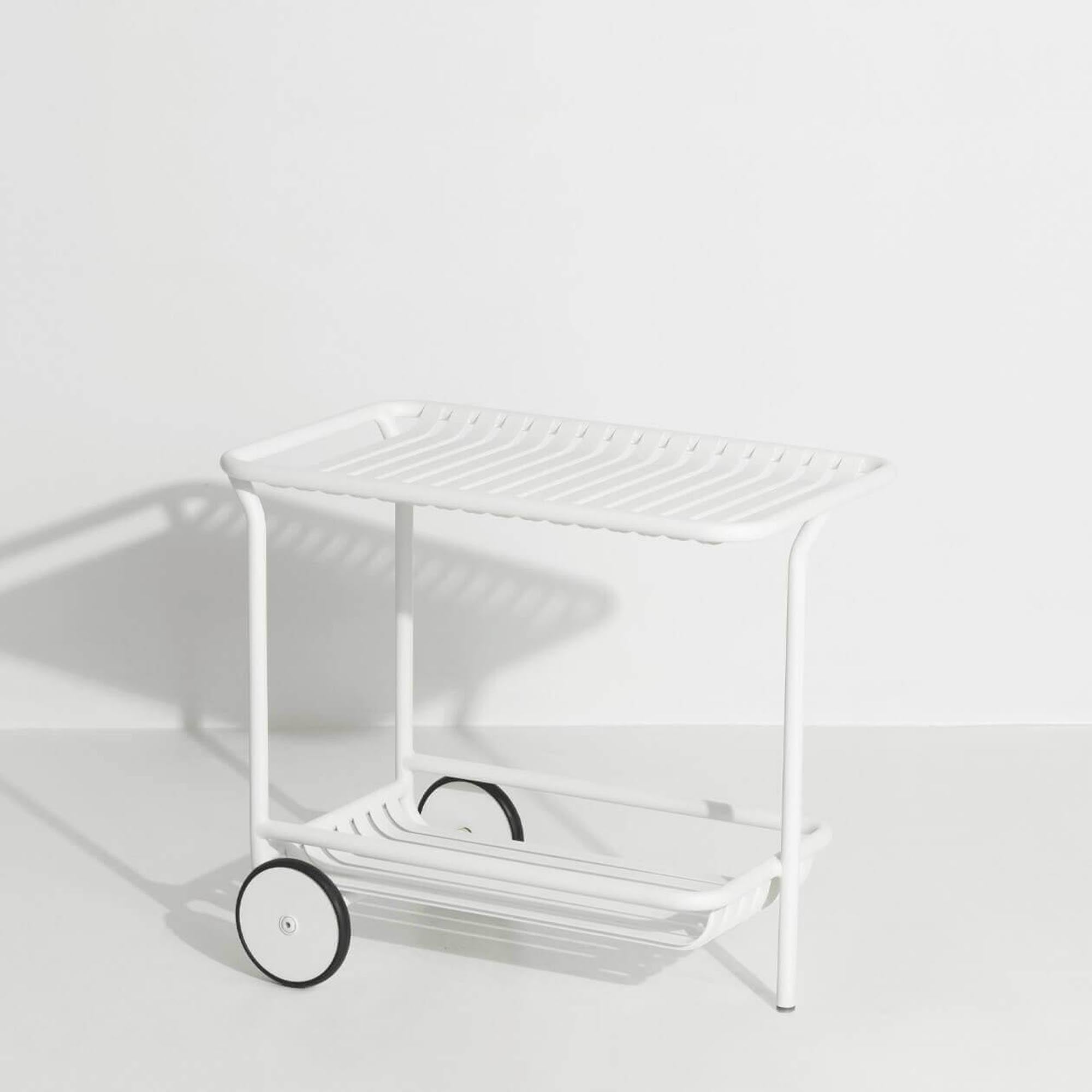 Eleganter Week-End Trolley von Petite Friture, ideal für den Garten oder die Terrasse, um Speisen und Getränke ansprechend zu präsentieren.