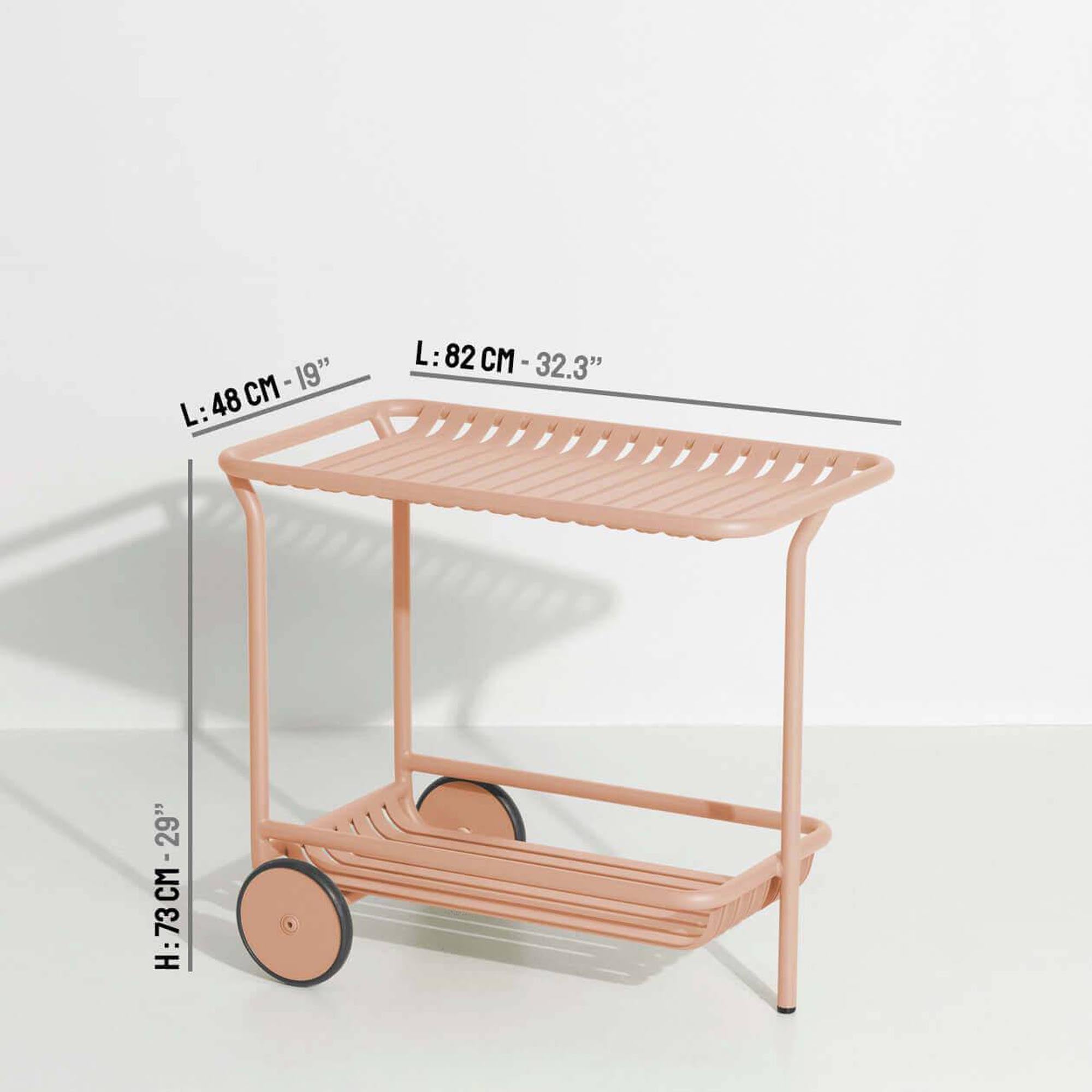 Stylischer Week-End Trolley von Petite Friture, ideal für den Garten oder Balkon, vereint Funktionalität und modernes Design für entspannte Stunden im Freien.