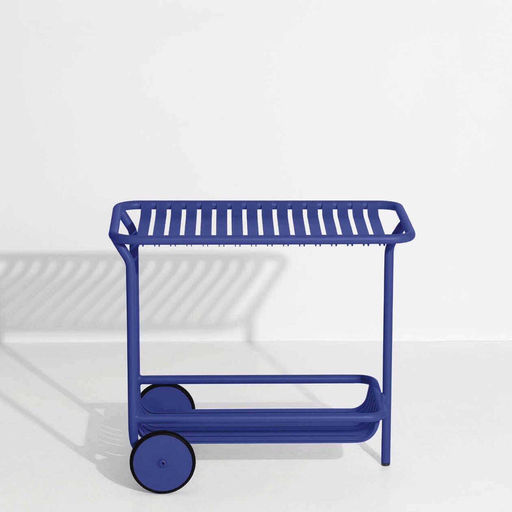 Stylischer Week-End Trolley von Petite Friture, perfekt für den Außenbereich, um Getränke und Snacks stilvoll zu servieren.