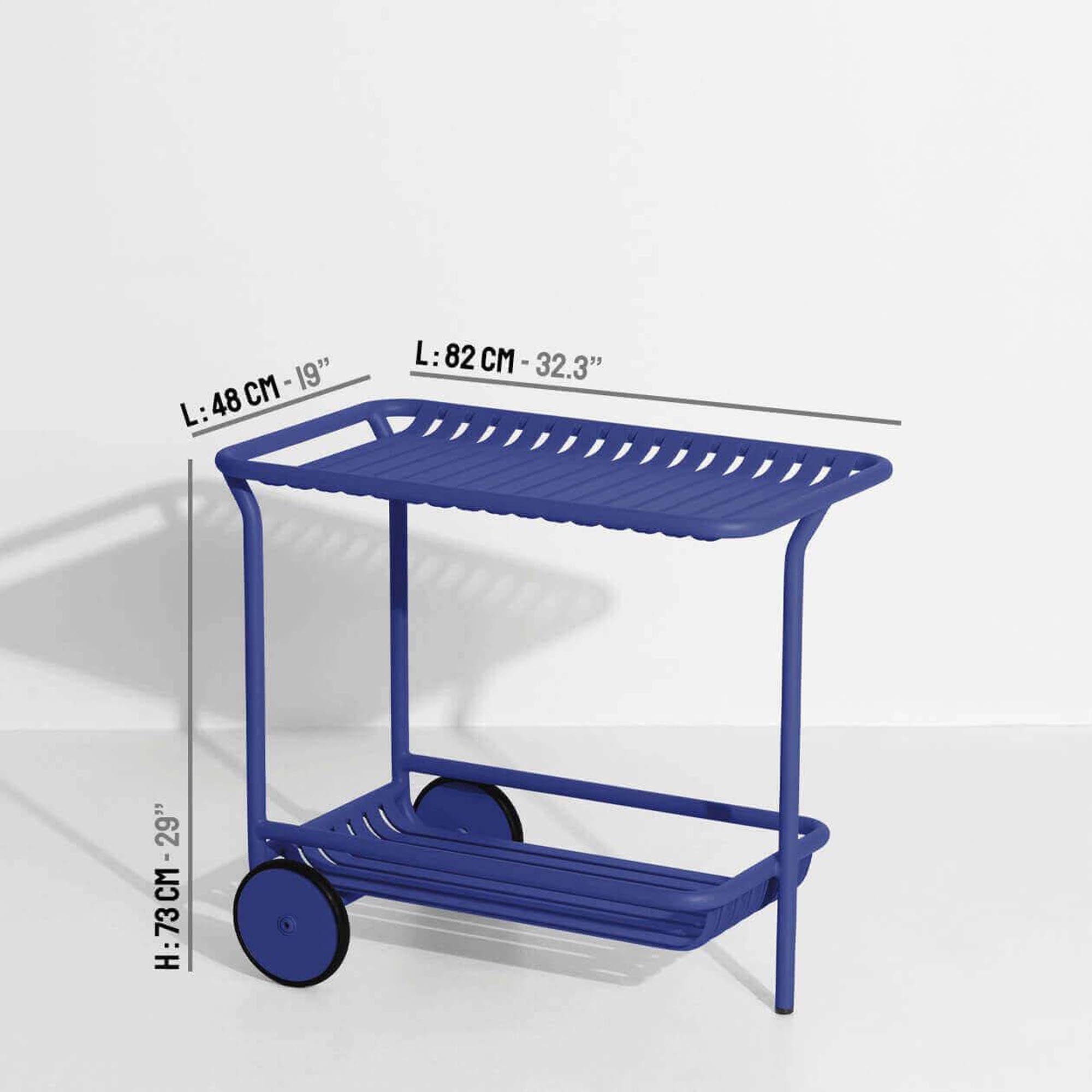 Stylischer Week-End Trolley von Petite Friture, ideal als Beistelltisch für den Außenbereich, kombiniert Funktionalität mit modernem Design.
