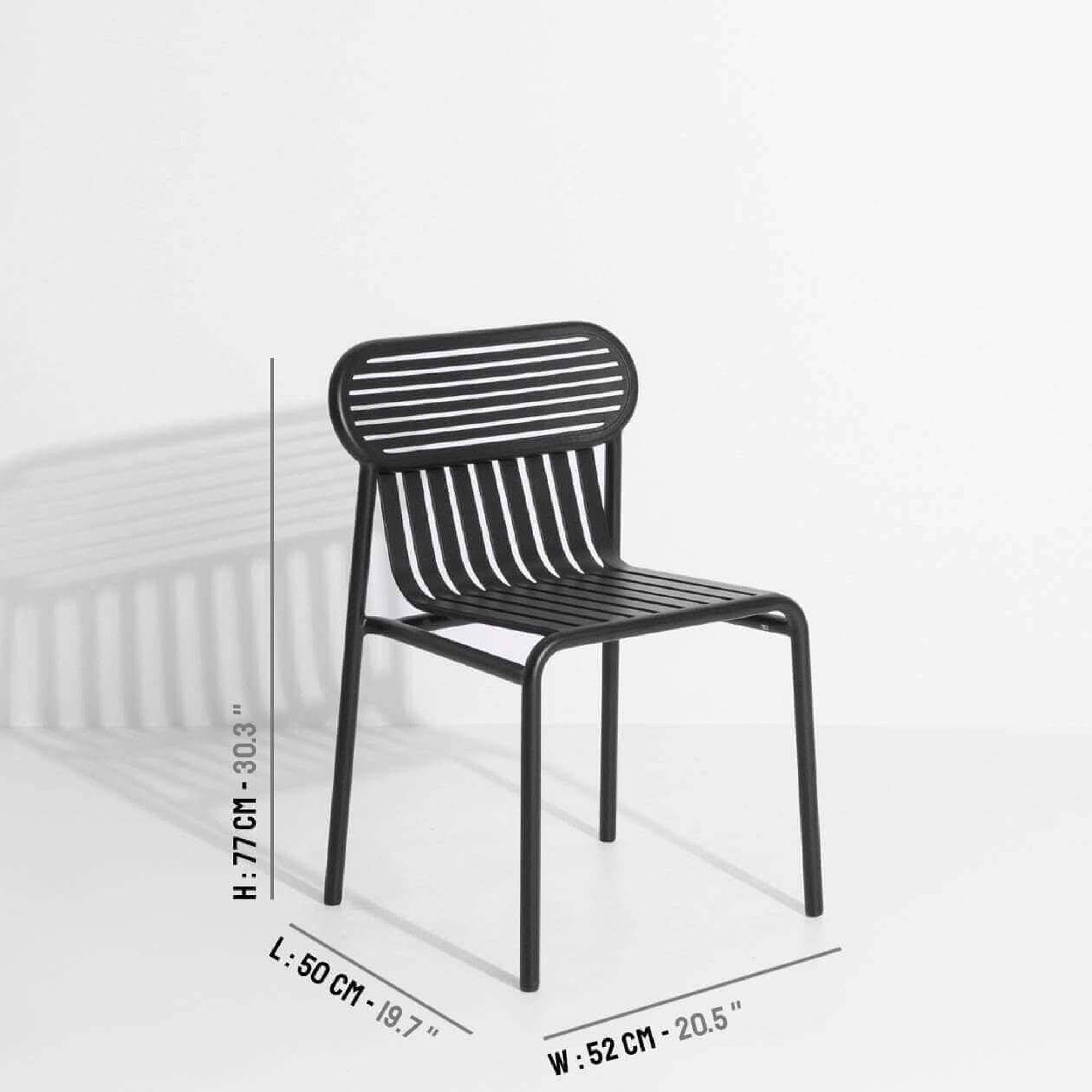 Entdecken Sie den Week-End Gartenstuhl von Petite Friture – ein elegantes, robustes Möbelstück, das mit lebendigen Farben jeden Außenbereich aufwertet.