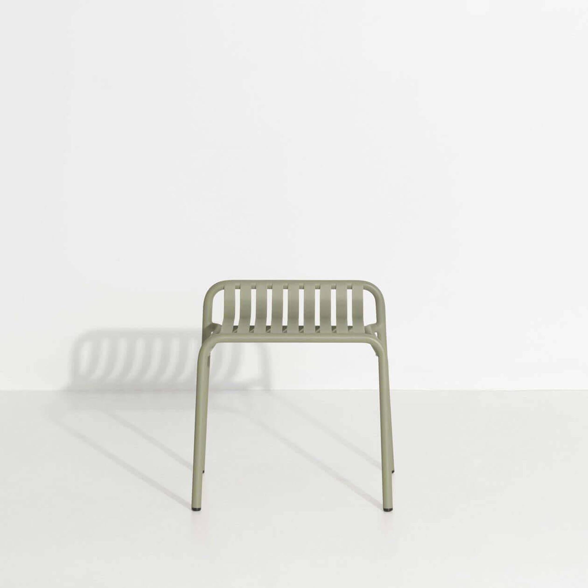 Week-End Gartenhocker: Modernes Design für stilvolle Outdoor-Momente.