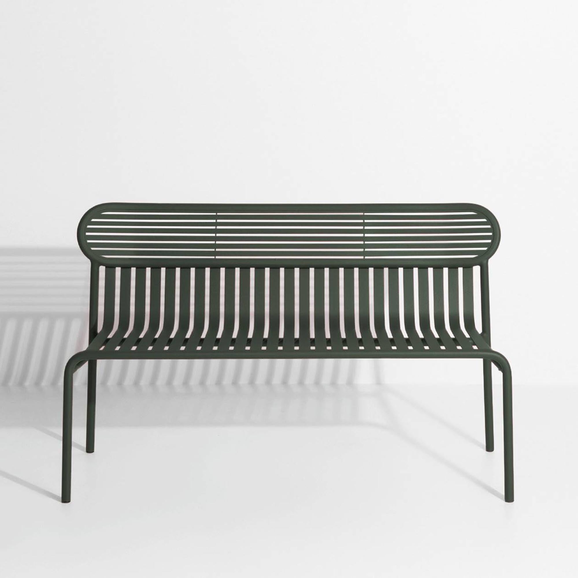 Stilvolle Week-End Gartenbank von Petite Friture, aus langlebigem Aluminium, ideal für entspannte Stunden im Garten oder auf der Terrasse.