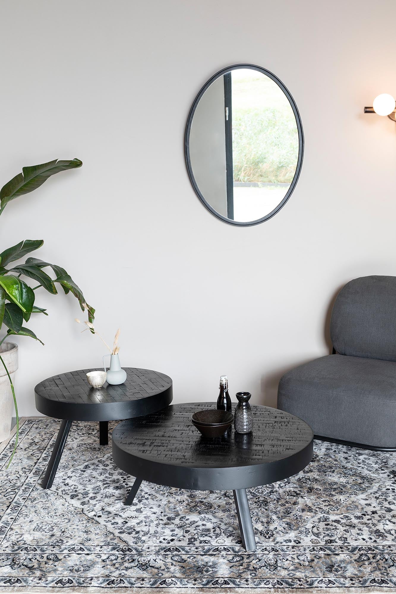 Der Beistelltisch SURI von White Label Living vereint elegantes Design mit Funktionalität – ideal für jedes moderne Zuhause.