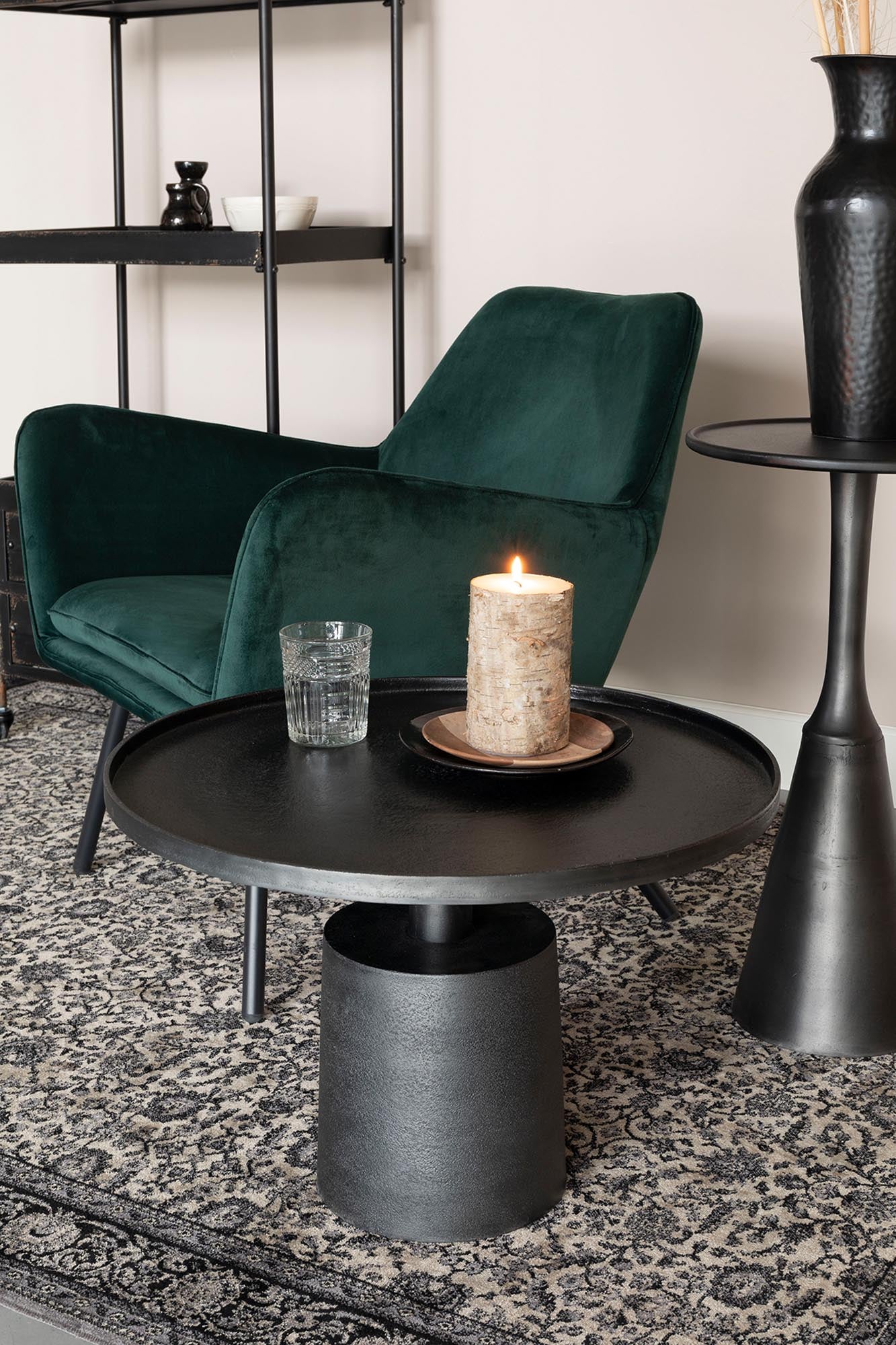 Der Beistelltisch Noah von White Label Living vereint modernes Design mit praktischer Nutzung. Ideal für Wohnzimmer und Schlafzimmer!