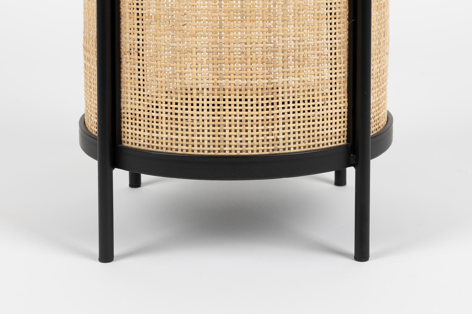 Moderner Beistelltisch MAKOTO von White Label Living mit stilvollem Design, ideal für jedes Wohnzimmer und vielseitig einsetzbar.
