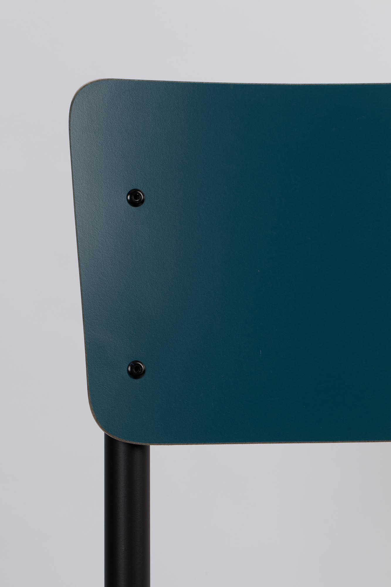 Stylischer Zuiver Stuhl "Back to School": Perfekt für produktives Arbeiten und komfortables Sitzen im Homeoffice oder Lernbereich.