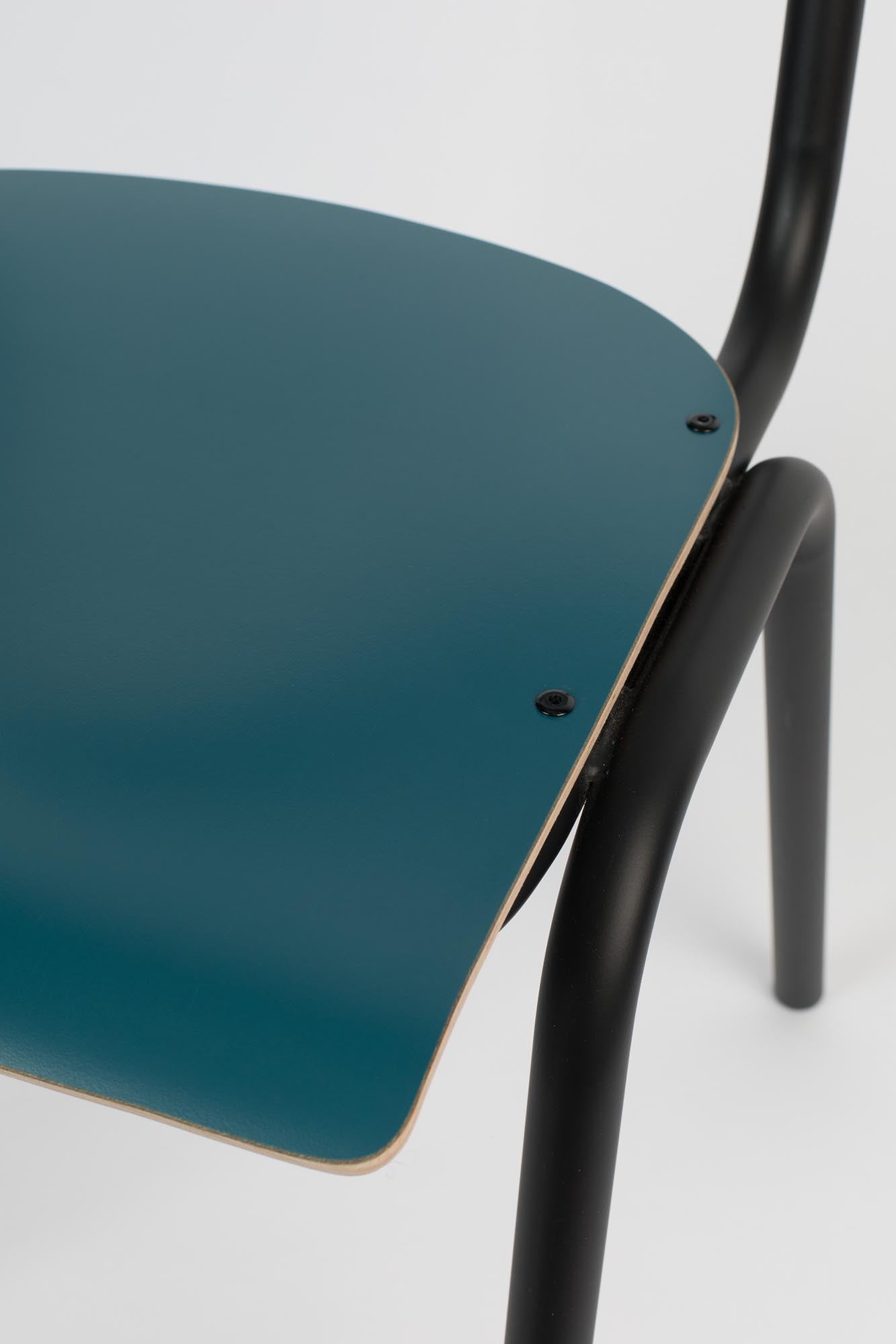 Moderner Zuiver Stuhl "Back to School" in ansprechendem Design, ideal für kreative Arbeitsumgebungen und gemütliche Lernräume.
