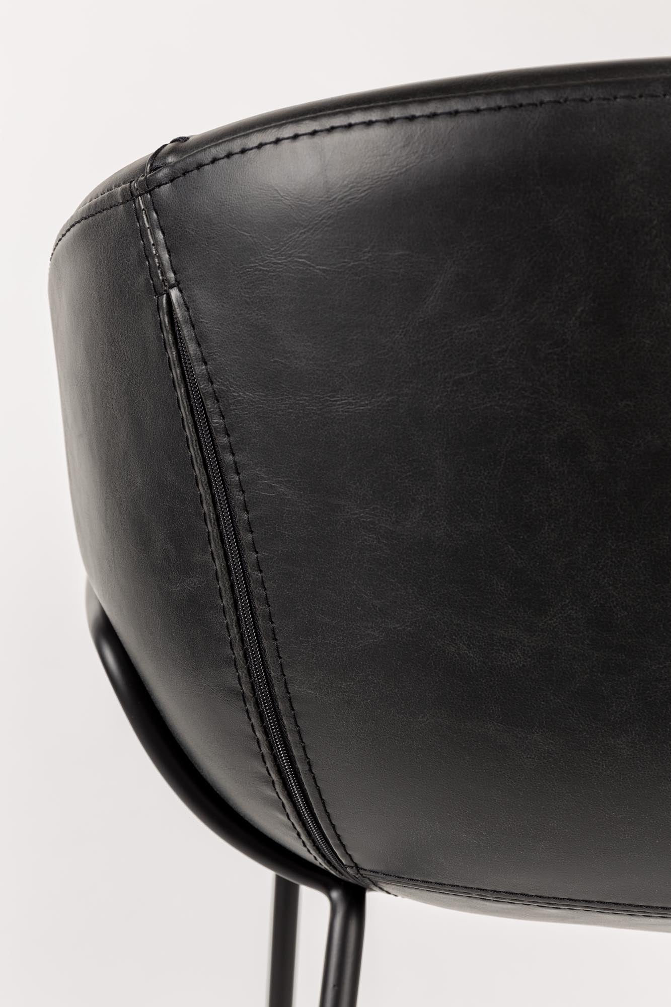 Moderner Barstuhl Feston von Zuiver: Stilvolles Design mit komfortablem PU-Lederbezug und stabiler Basis, ideal für Bars und Essbereiche.