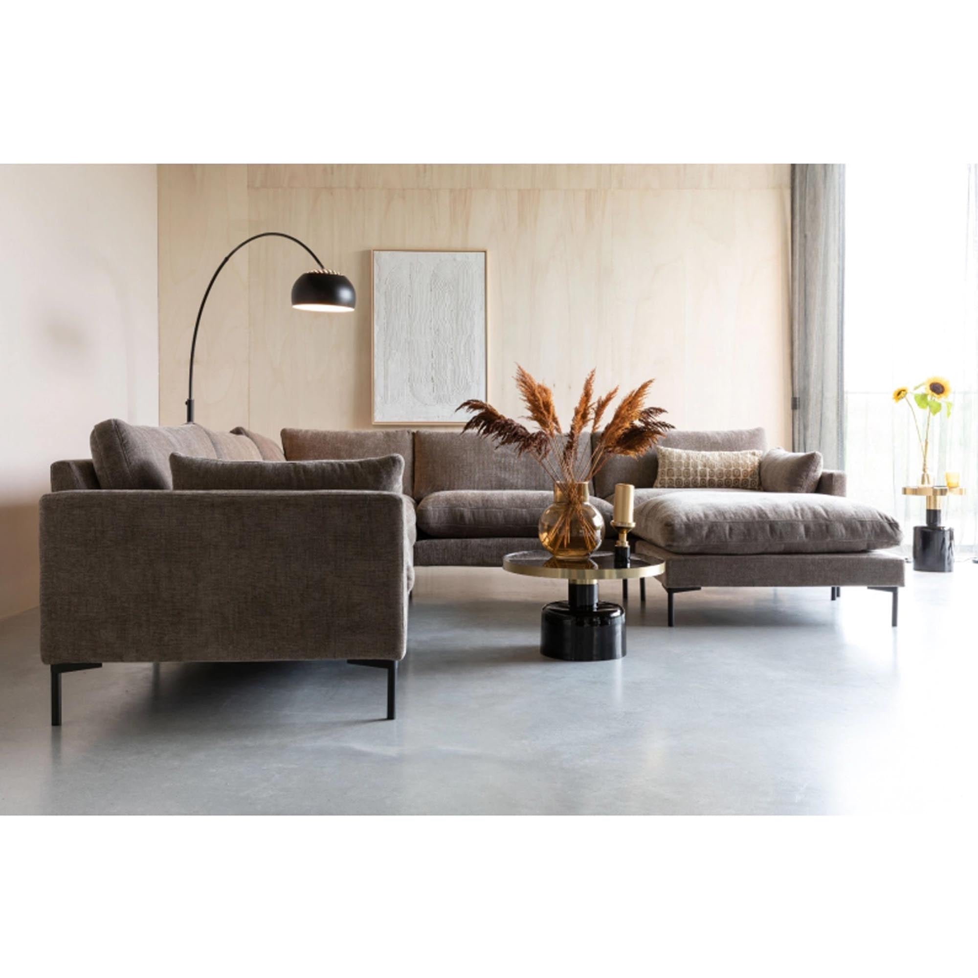 Entdecken Sie den Hocker Summer von Zuiver: stilvolles skandinavisches Design, ideal als Sitzgelegenheit oder Beistelltisch, langlebig und in verschiedenen Farben.