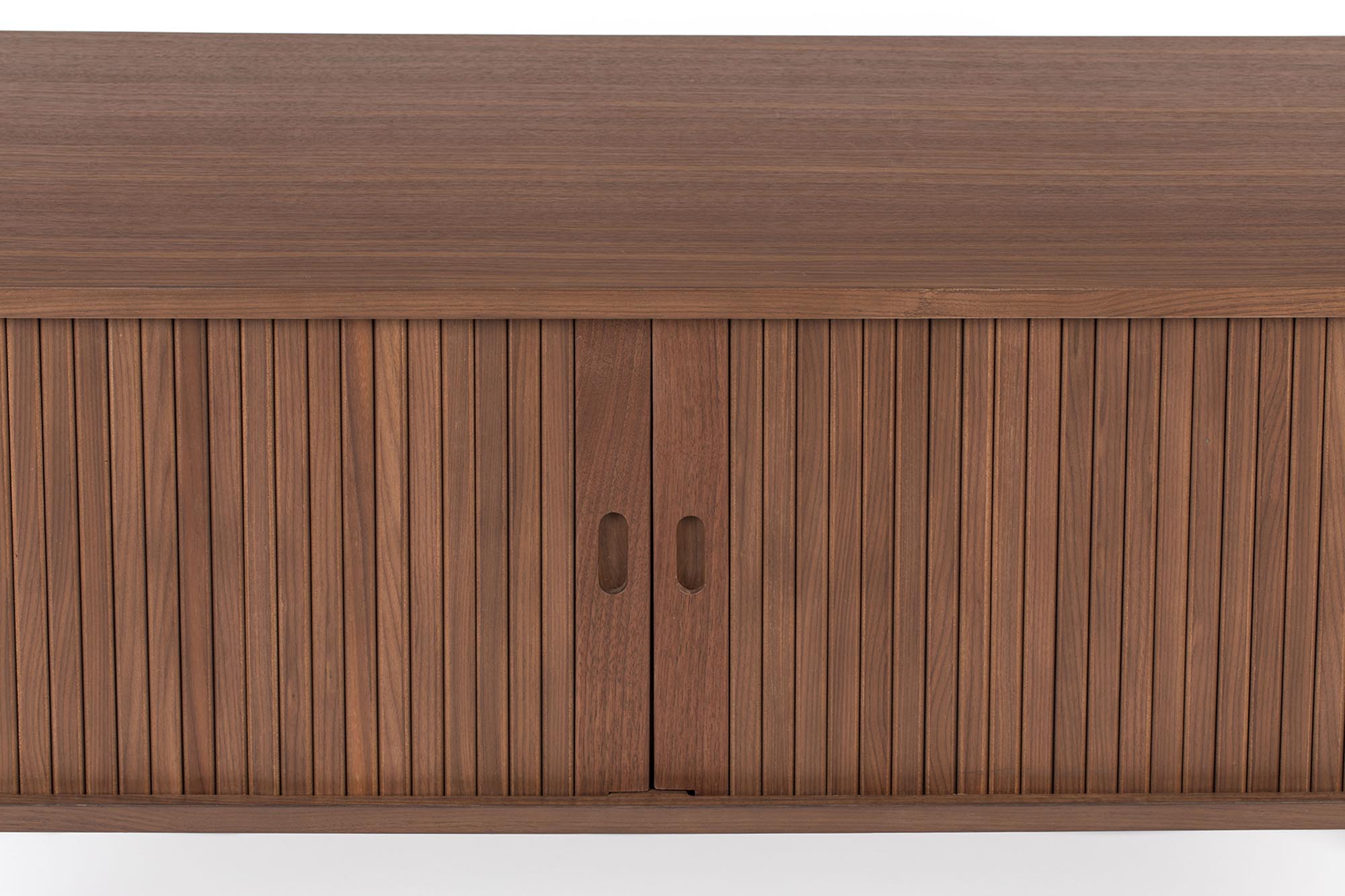 Modernes High-Sideboard Barbier von Zuiver, kombiniert elegantes Design mit funktionalen Stauraummöglichkeiten für jeden Raum.