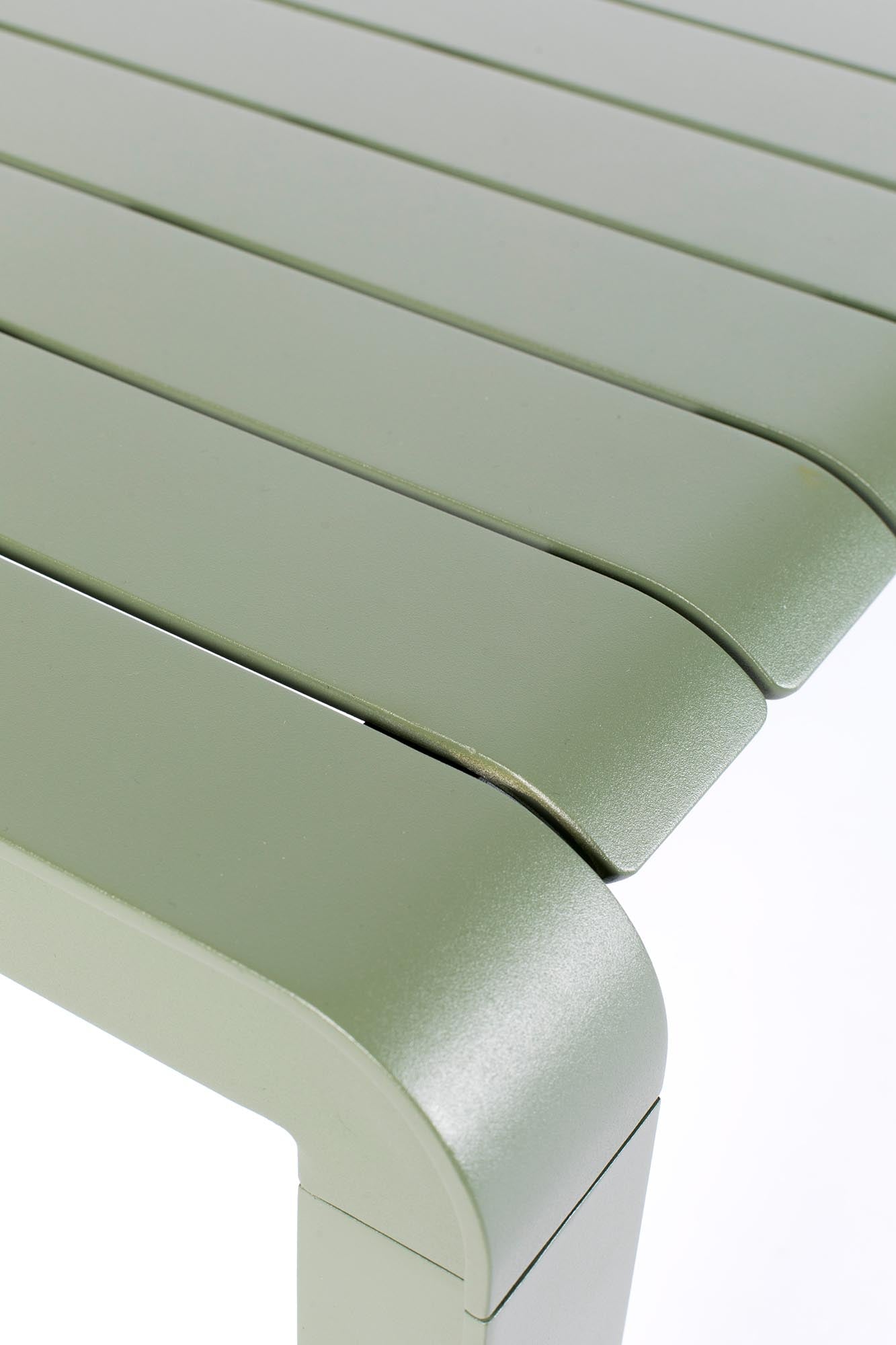 Elegante Gartenbank Vondel von Zuiver, aus langlebigem Aluminium, ideal für entspannte Stunden im Garten oder auf der Terrasse.