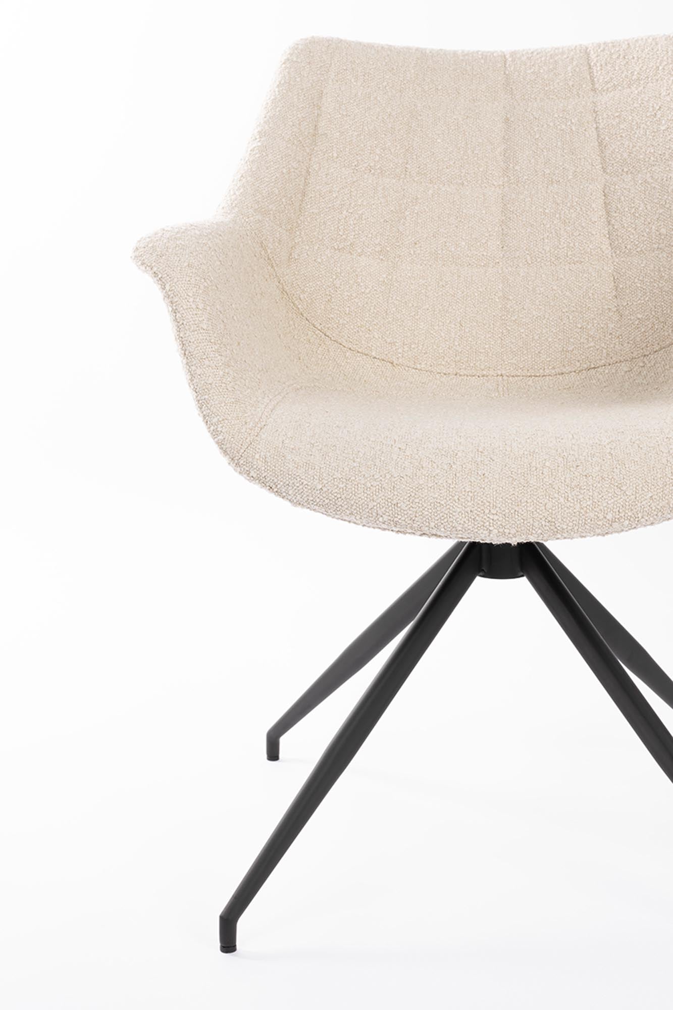 Eleganter Doulton Swivel Armlehnstuhl von Zuiver, ideal für stilvolle Wohnräume – vereint Komfort und modernes Design.