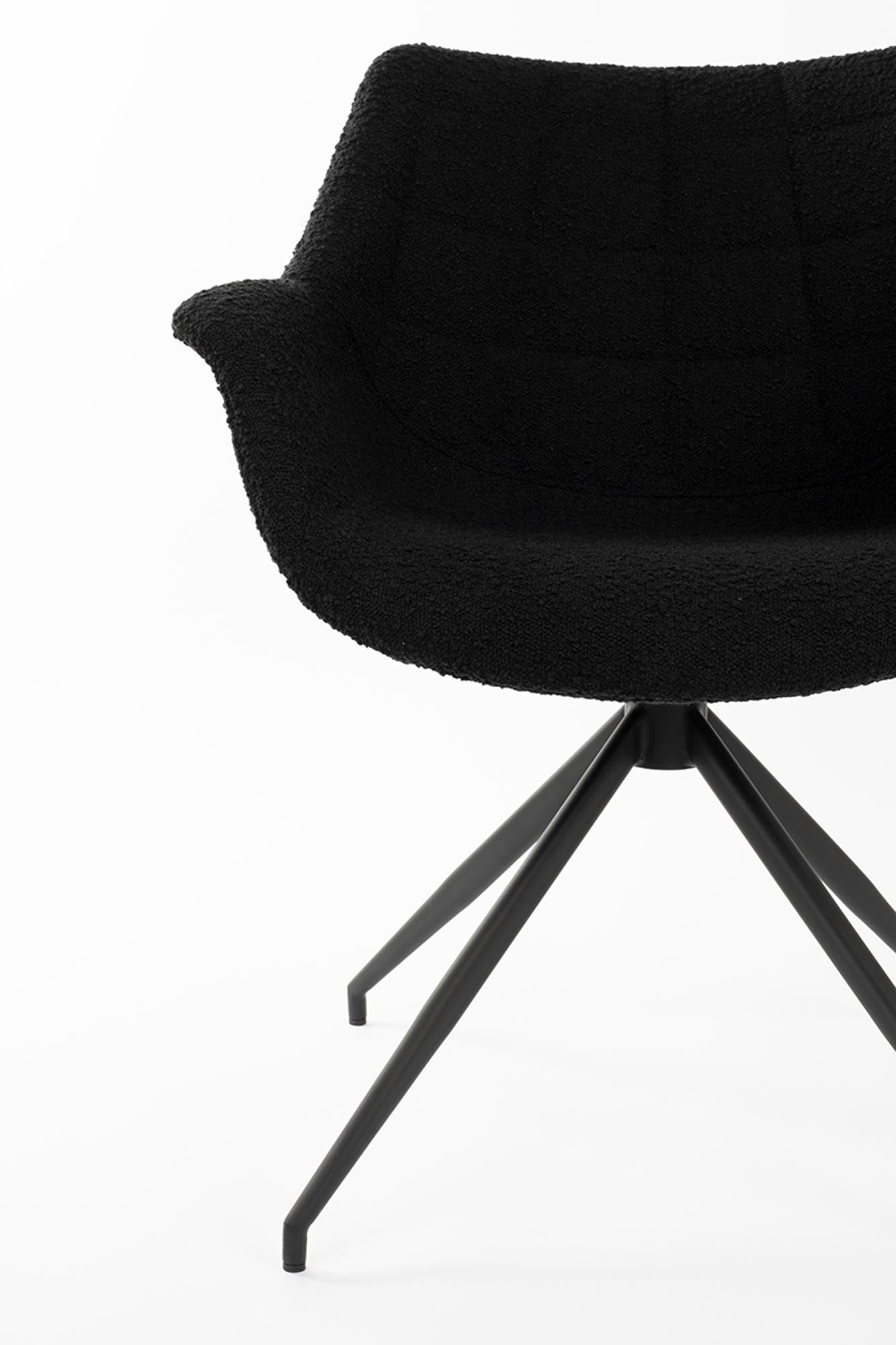 Eleganter Drehstuhl Doulton Swivel von Zuiver mit Armlehnen, ideal für stilvolle und komfortable Einrichtung in jedem Raum.