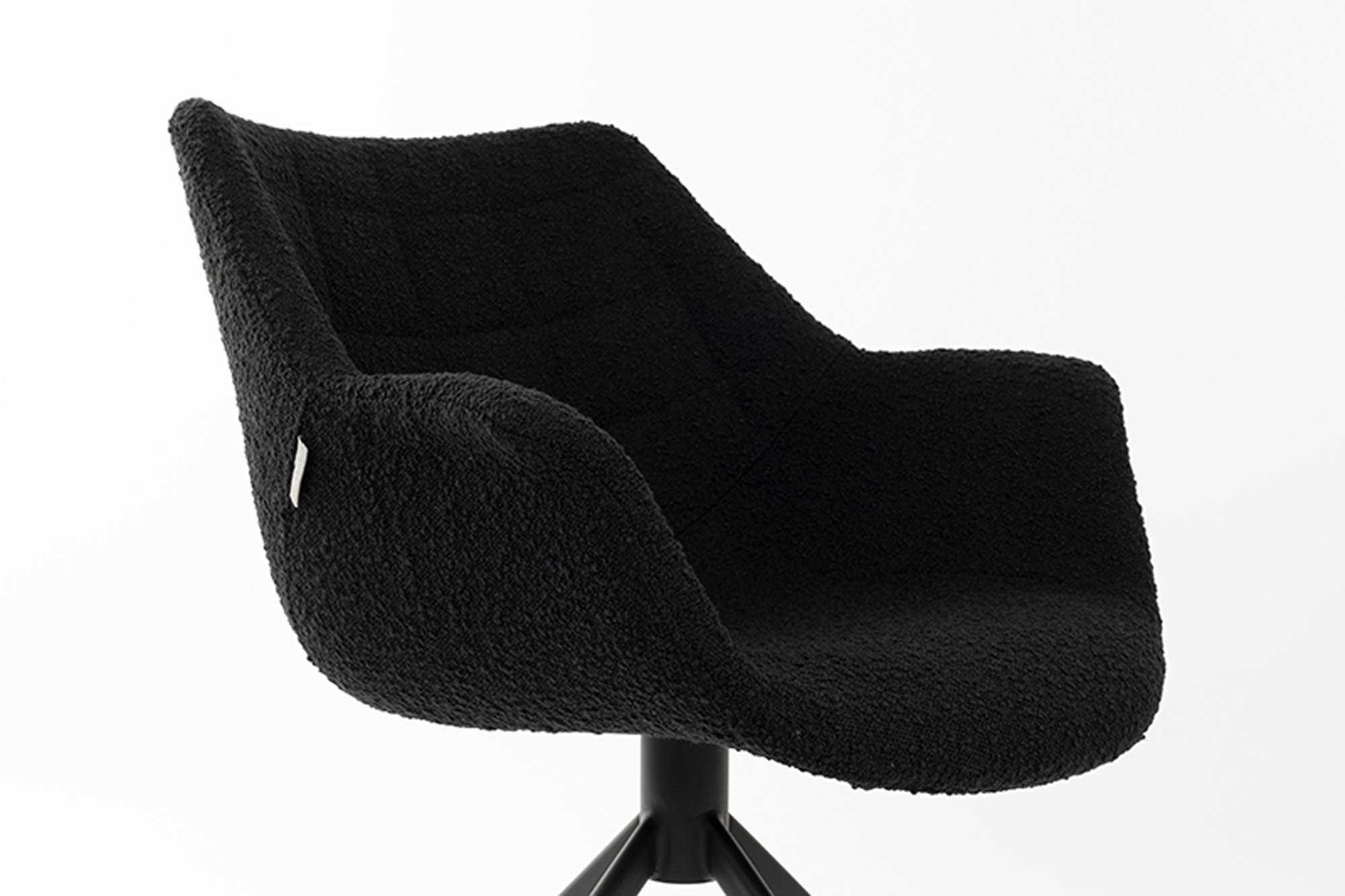Entdecken Sie den Doulton Swivel Armlehnstuhl von Zuiver – eine perfekte Kombination aus modernem Design, Komfort und Funktionalität für Ihr Zuhause.