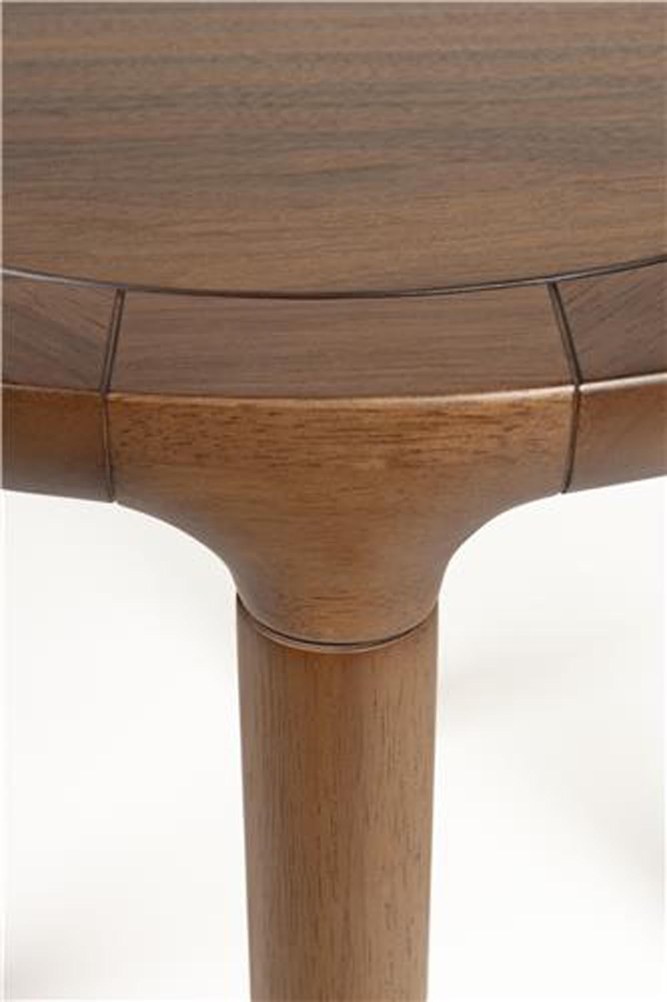 Eleganter Zuiver Storm Tisch: Eichenfurnier, zeitloses Design.