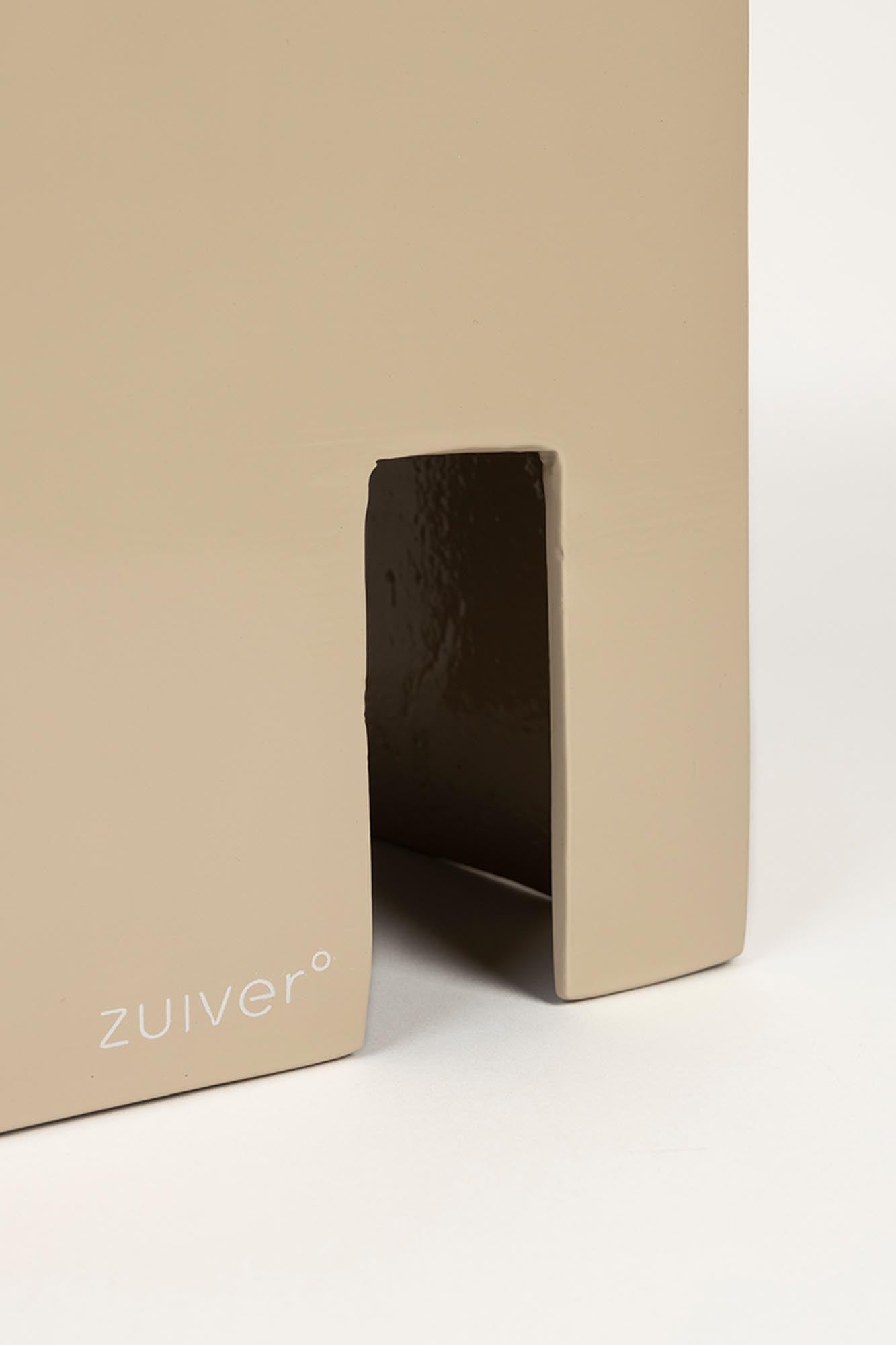 Stylischer Beistelltisch Chubby von Zuiver, gefertigt aus robustem pulverbeschichtetem Eisen, ideal für jedes Wohnambiente.