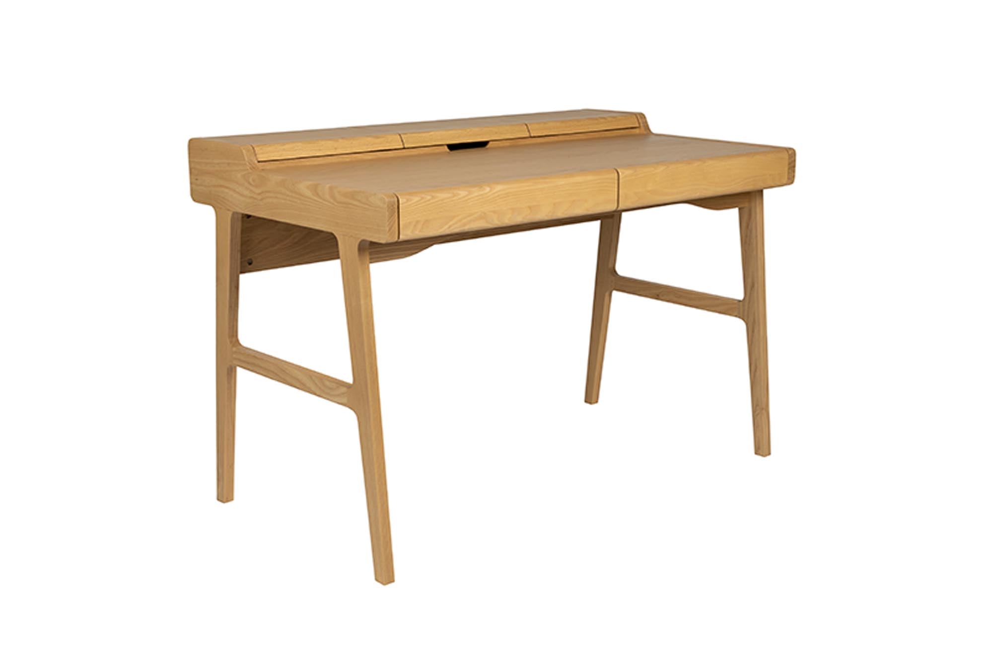 Entdecken Sie den Schreibtisch Kaat von Zuiver: Hochwertige Materialien, zeitloses Design und einzigartige Maserung für Ihr Home Office.