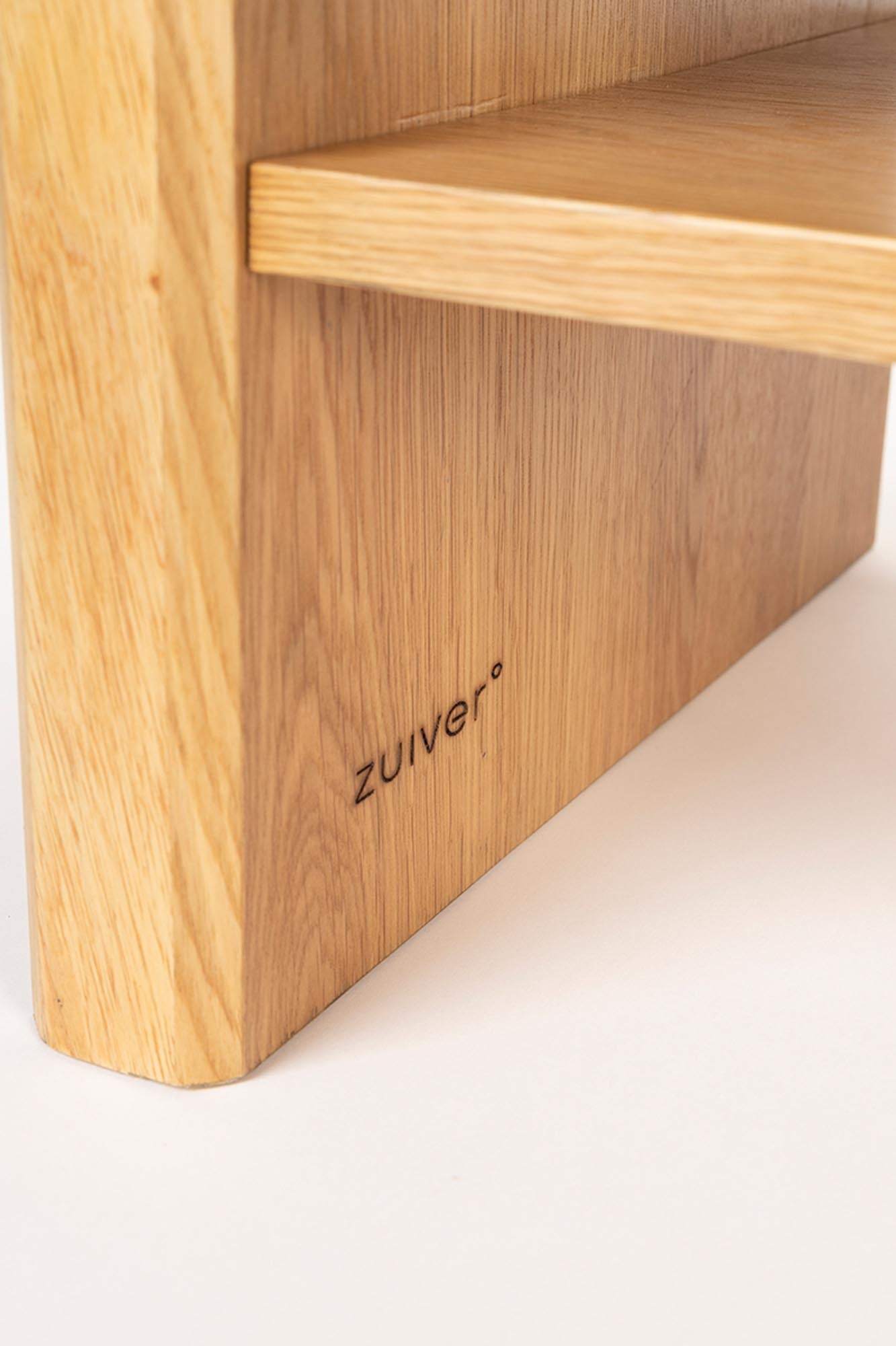 Stylisches Sideboard Brave von Zuiver, das durch seine klare Linienführung und praktische Fächer eine zeitgemäße Wohnatmosphäre schafft.