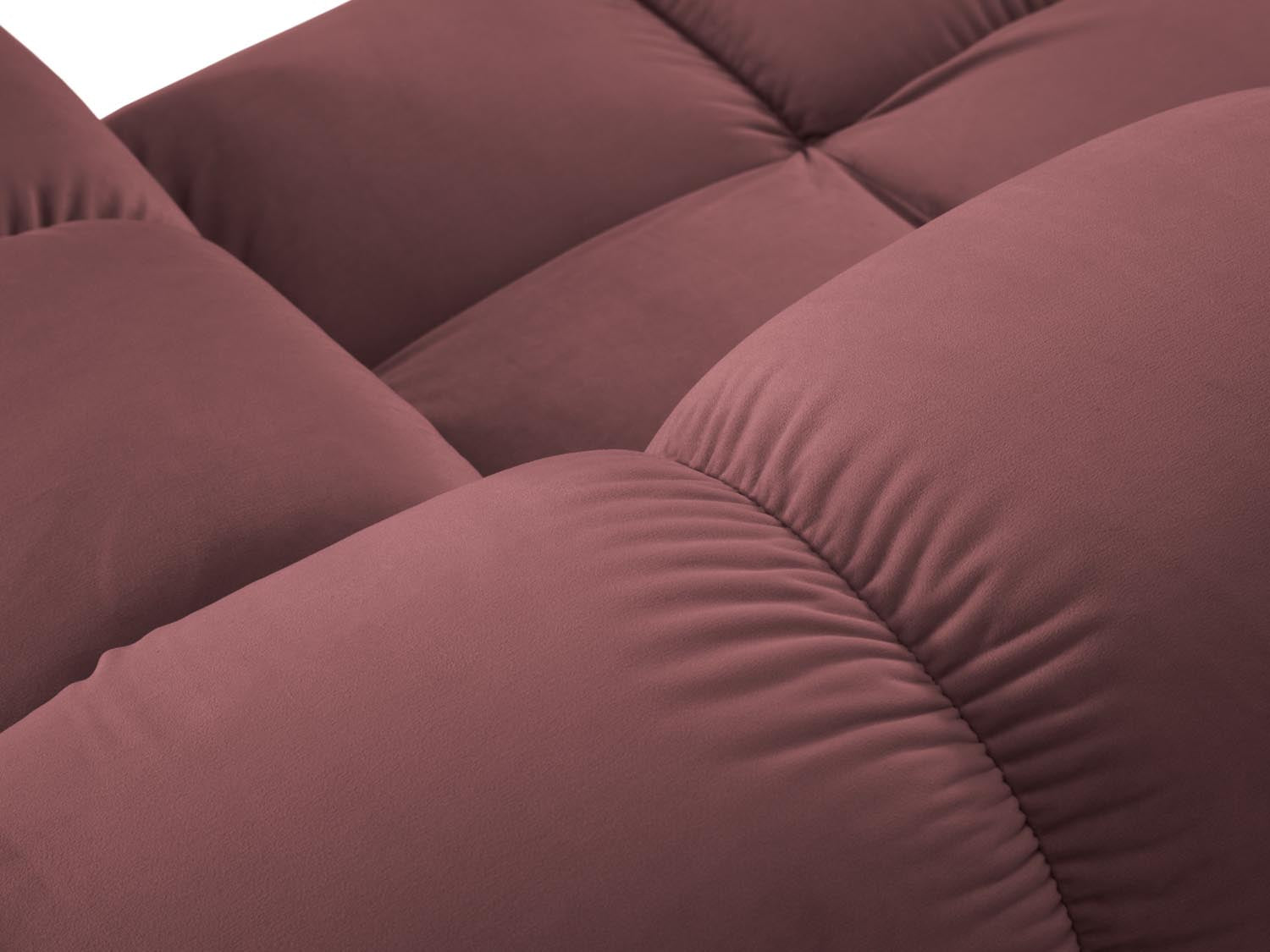 Elegantes 3-Sitzer Sofa Bellis aus weichem Velours, ideal für stilvolle Wohnräume und entspannte Stunden mit Freunden und Familie.