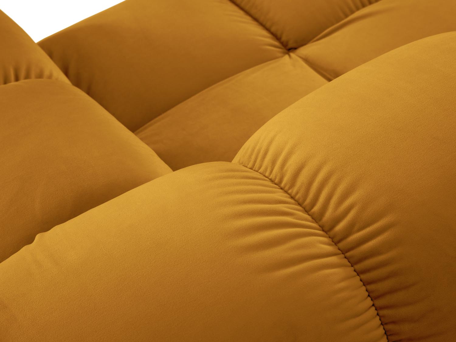 Elegantes 3-Sitzer Sofa Bellis in sanften Gelbtönen, aus hochwertigem Velours, perfekt für modernes Wohndesign und entspannte Momente.