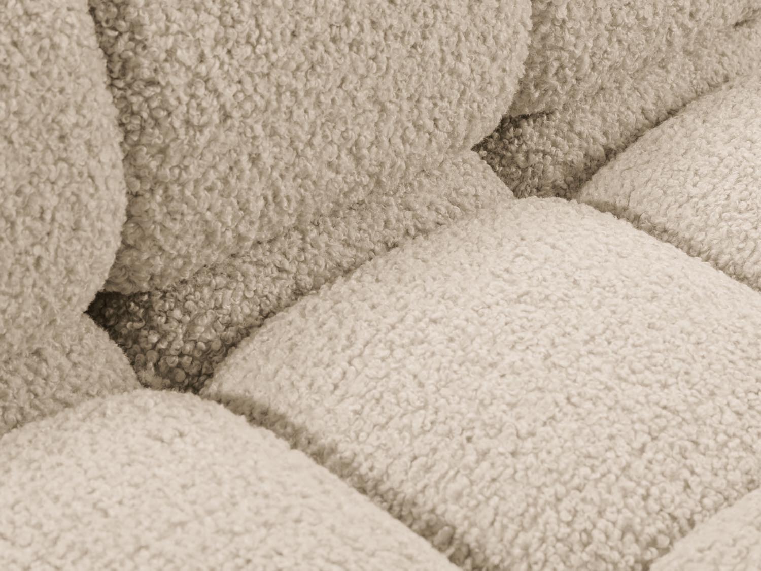 Stylisches Bellis Boucle 2-Sitzer Sofa in sanften Erdtönen, perfekt für gemütliche Wohnzimmer und vielseitige Raumgestaltungen.