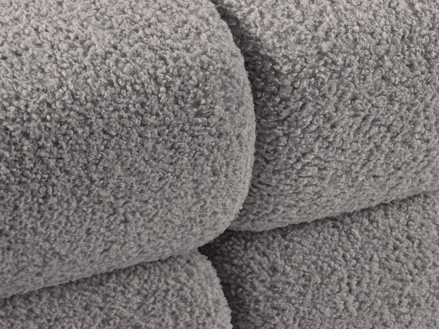 Stylisches Bellis Boucle 2-Sitzer Sofa in sanftem Grau, perfekt für zeitgemäße Interiors. Modulares Design von Micadoni für kreative Raumlösungen.