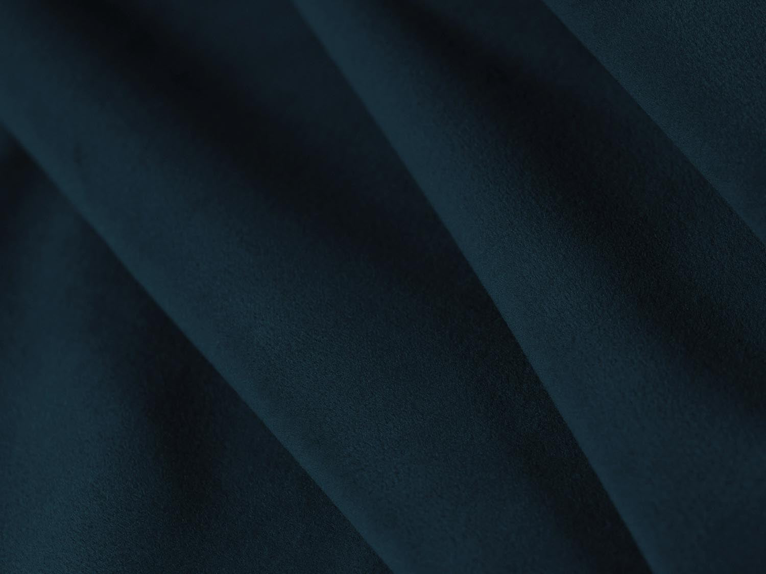 Stilvolles Kendal Velour Sofa in edlem Navy Blau, perfekter 3-Sitzer für moderne und elegante Wohnambiente von Micadoni.