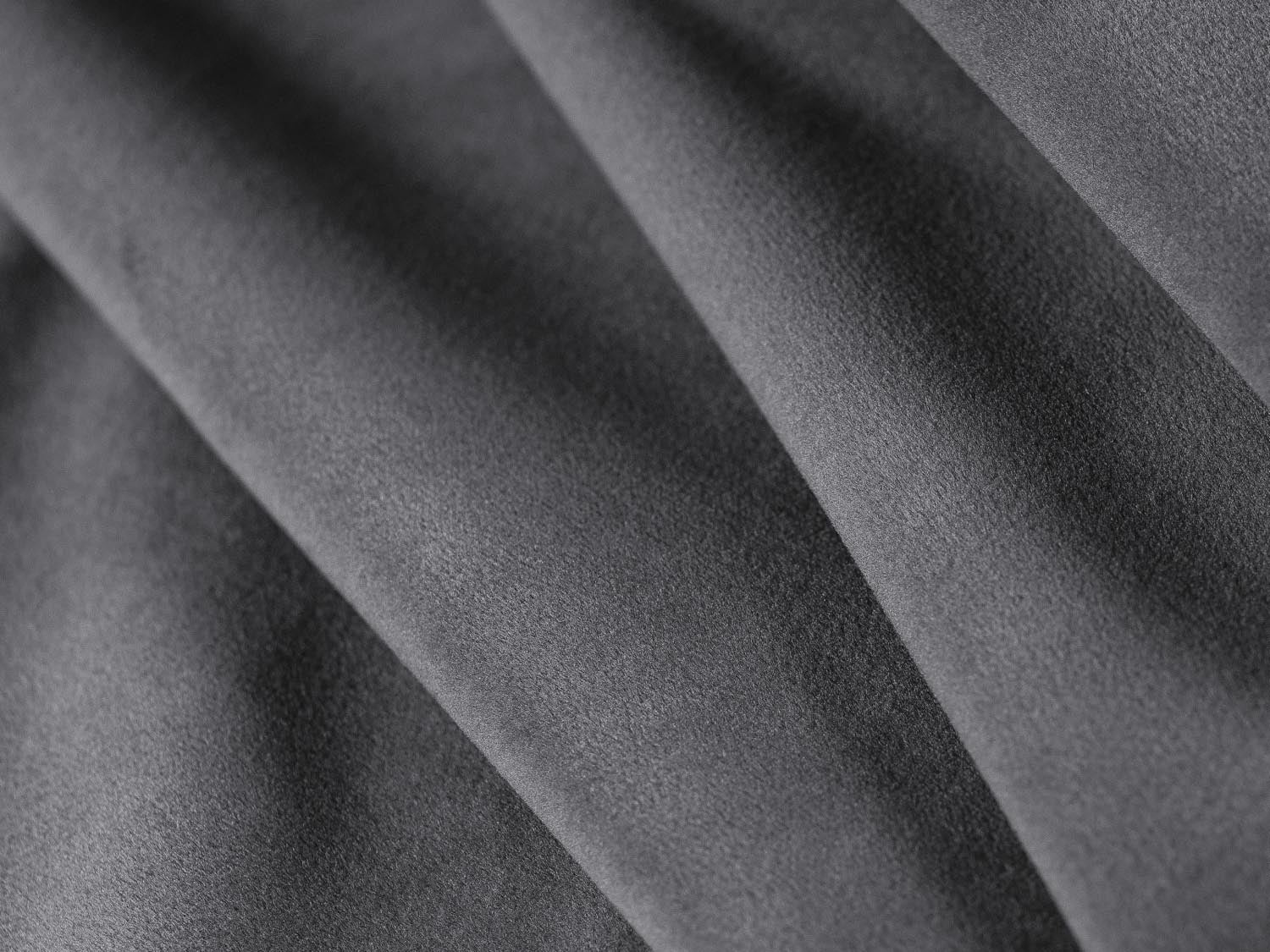 Eleganter Einzelsofa Molino Velour in tiefem Grau, ideal für stilvolle Wohnräume. Hochwertige Verarbeitung von Micadoni.