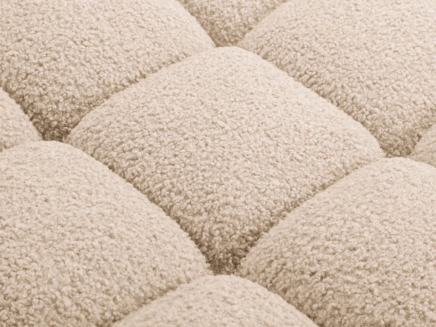 Stylischer Bellis Pouf von Micadoni, 94 cm, in edlem Sandton, perfekt für entspannte Momente und zeitgemäße Inneneinrichtungen.
