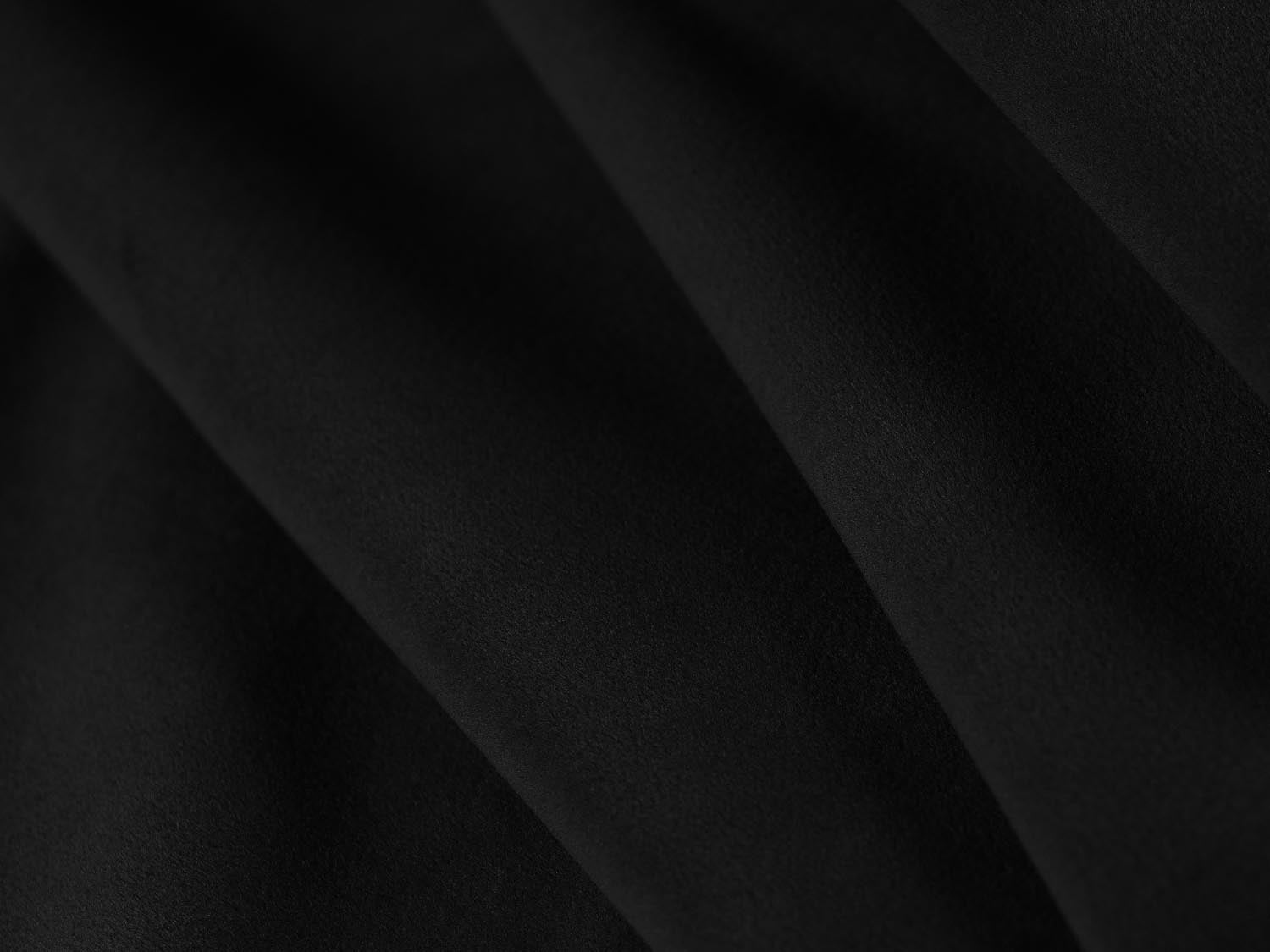 Elegantes Jodie Velour Ecksofa in Schwarz-Bluvel, rechtsseitig, bietet Komfort und Funktionalität mit Schlaffunktion und integriertem Stauraum.