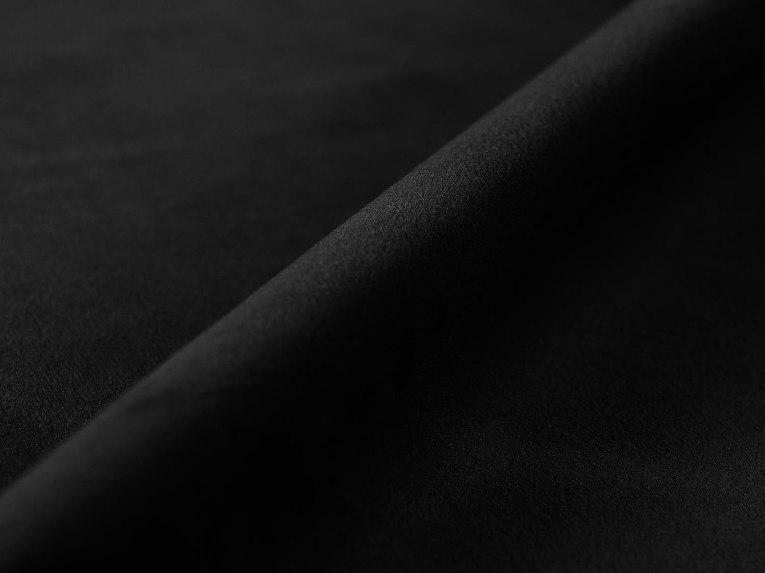 Elegantes Eden Velour Ecksofa rechts, 4-Sitzer mit luxuriösem Stoff, ideal für modernes Wohnen und gesellige Stunden.