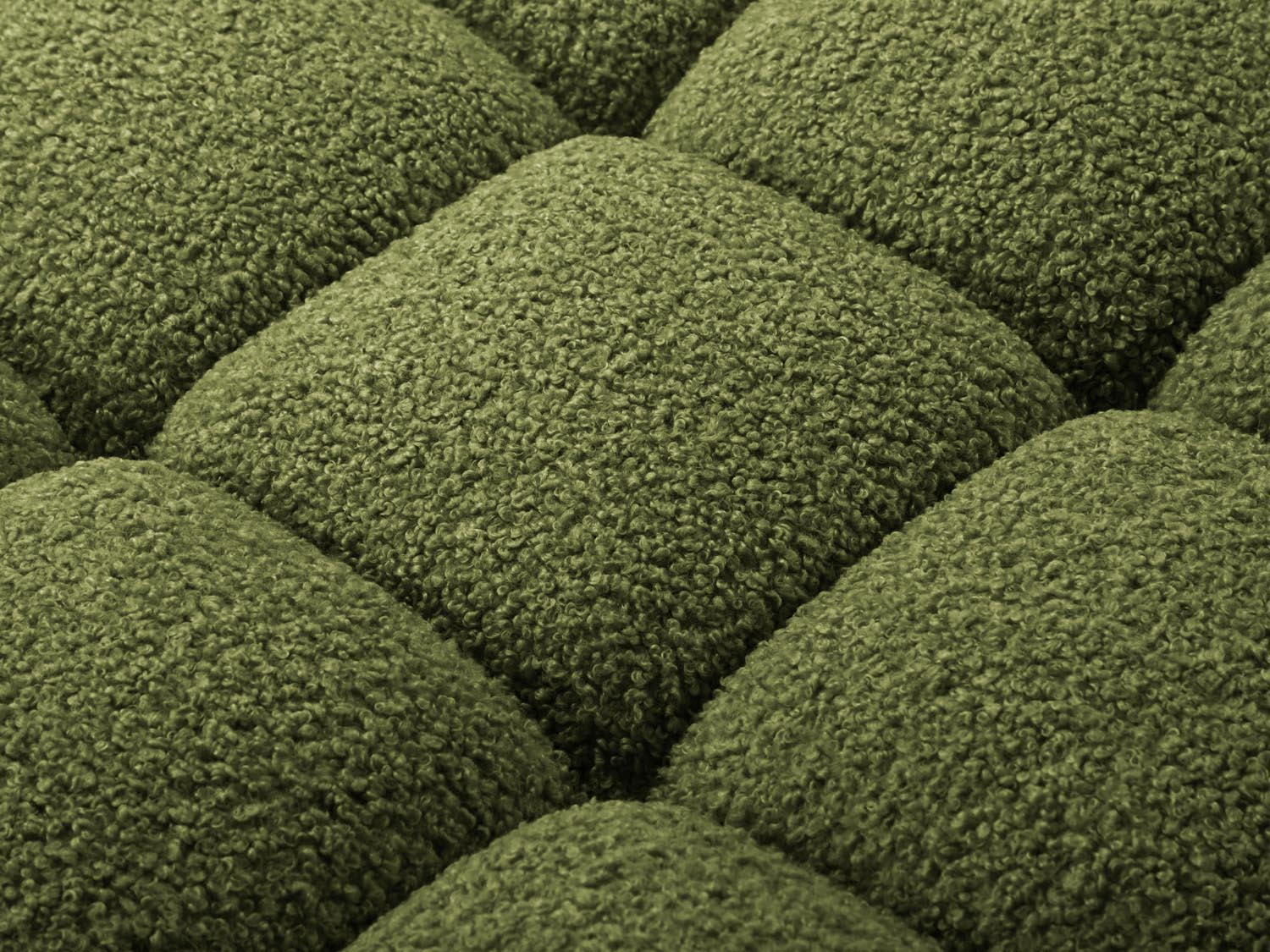 Elegantes Bellis Boucle Sofa in sanftem Grün, linksseitig, 4-Sitzer, 94 cm, ideal für stilvolle Wohnräume und entspannte Stunden.
