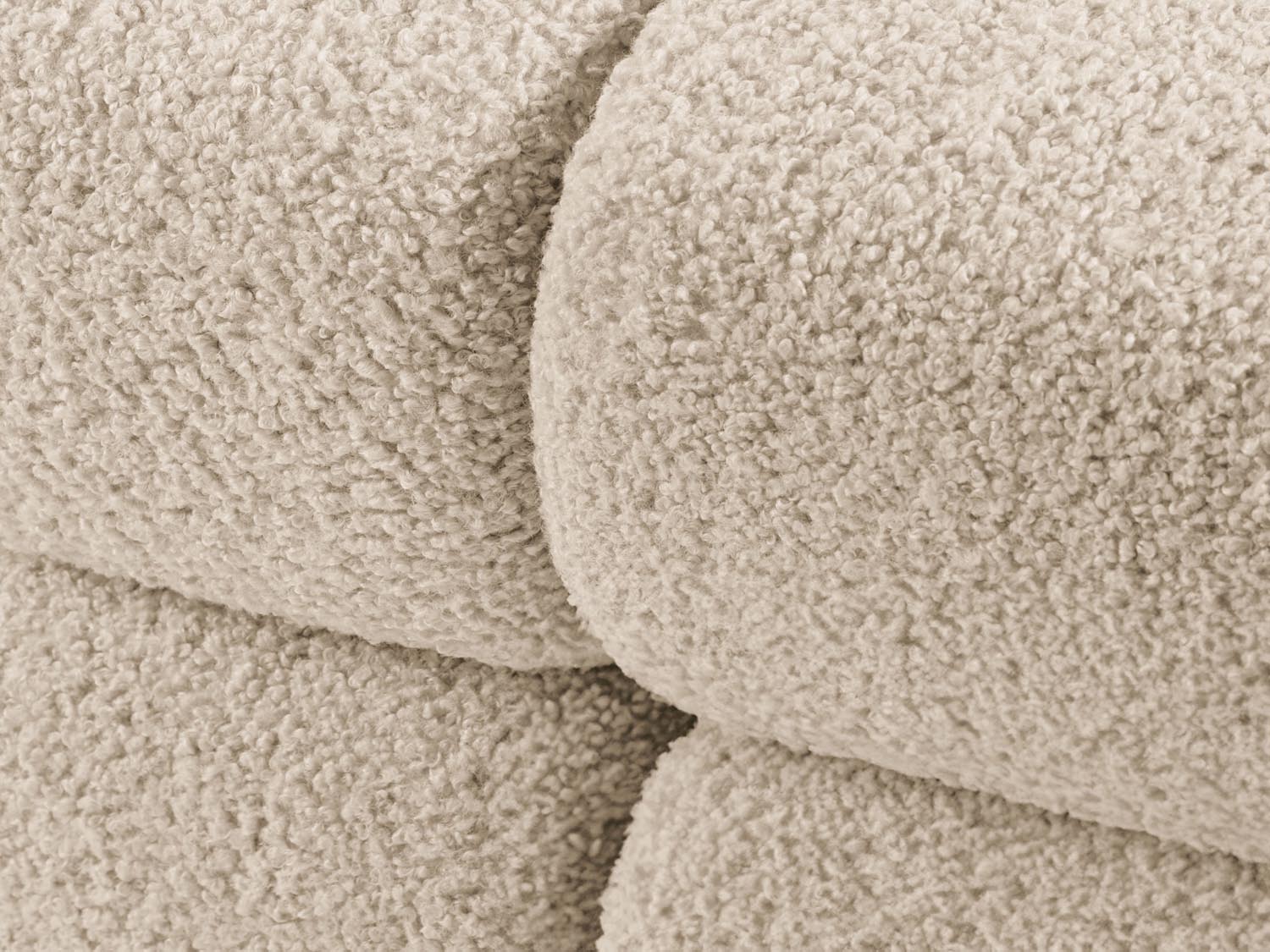 Modulares Ecksofa Bellis Boucle in sanftem Beige, 4-Sitzer, 155 cm, perfekt für gemütliche Zusammenkünfte und modernes Wohndesign.