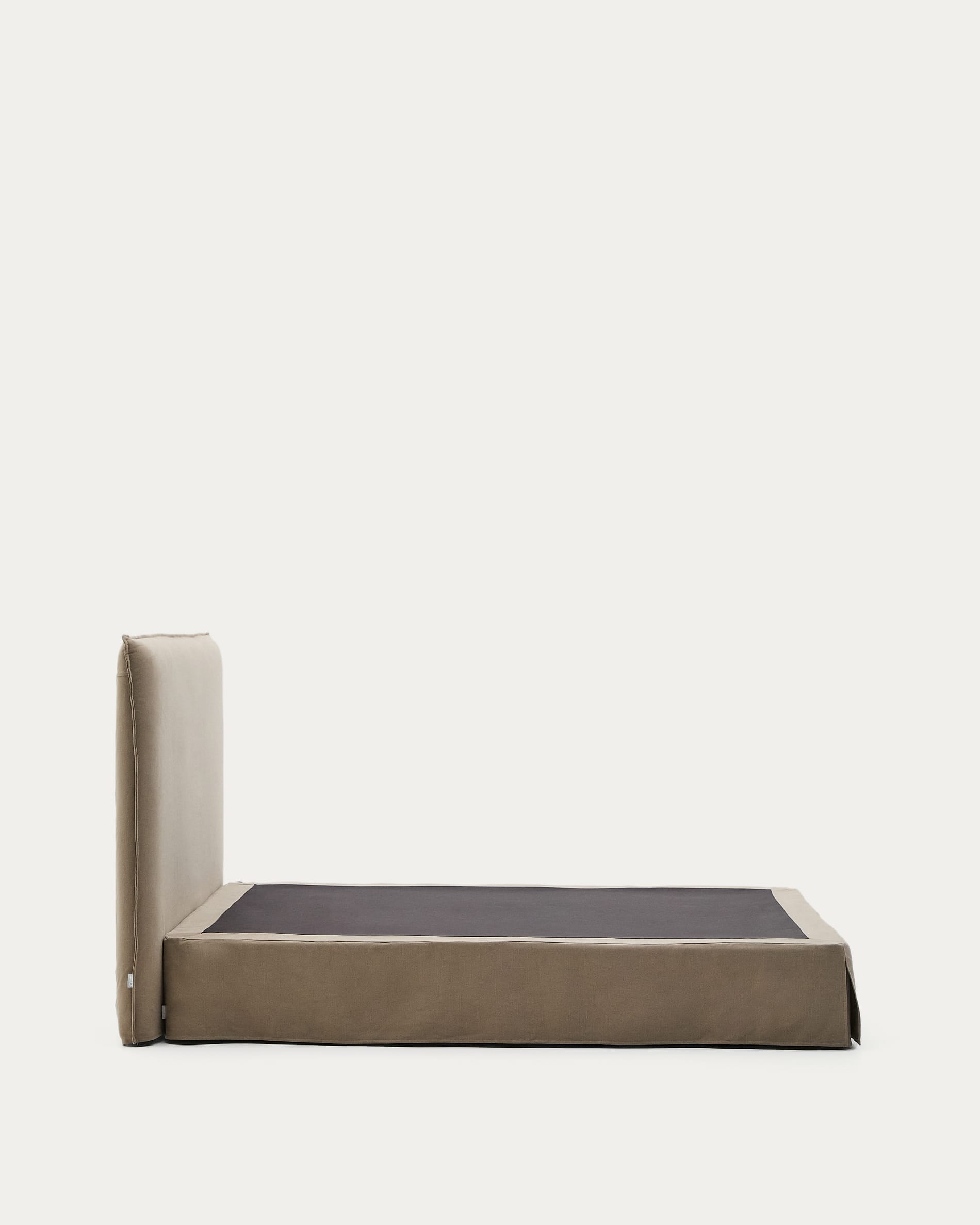 Stylisches Bett Jaira in taupe, gefertigt aus Leinen und Baumwolle, mit abnehmbarem Bezug, ideal für Matratzen der Größe 160x200 cm.
