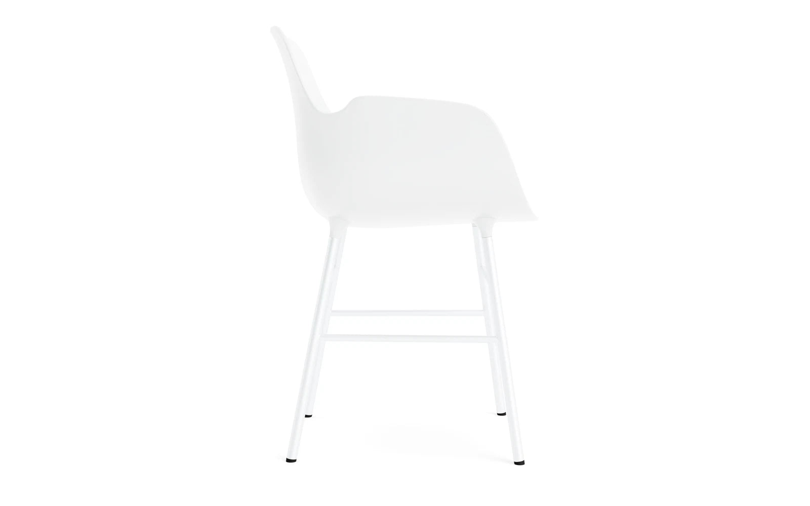 Der Form Armlehnstuhl von Normann Copenhagen vereint modernes Design mit exzellentem Komfort – ideal für elegante Wohnräume.