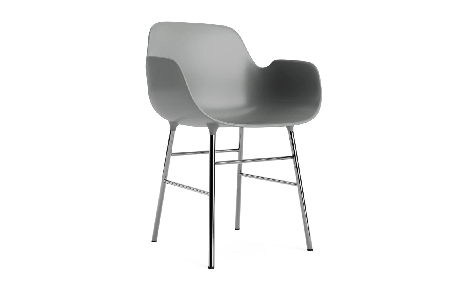 Eleganter Form Armlehnstuhl von Normann Copenhagen, vereint skandinavisches Design mit zeitgemäßem Sitzkomfort.