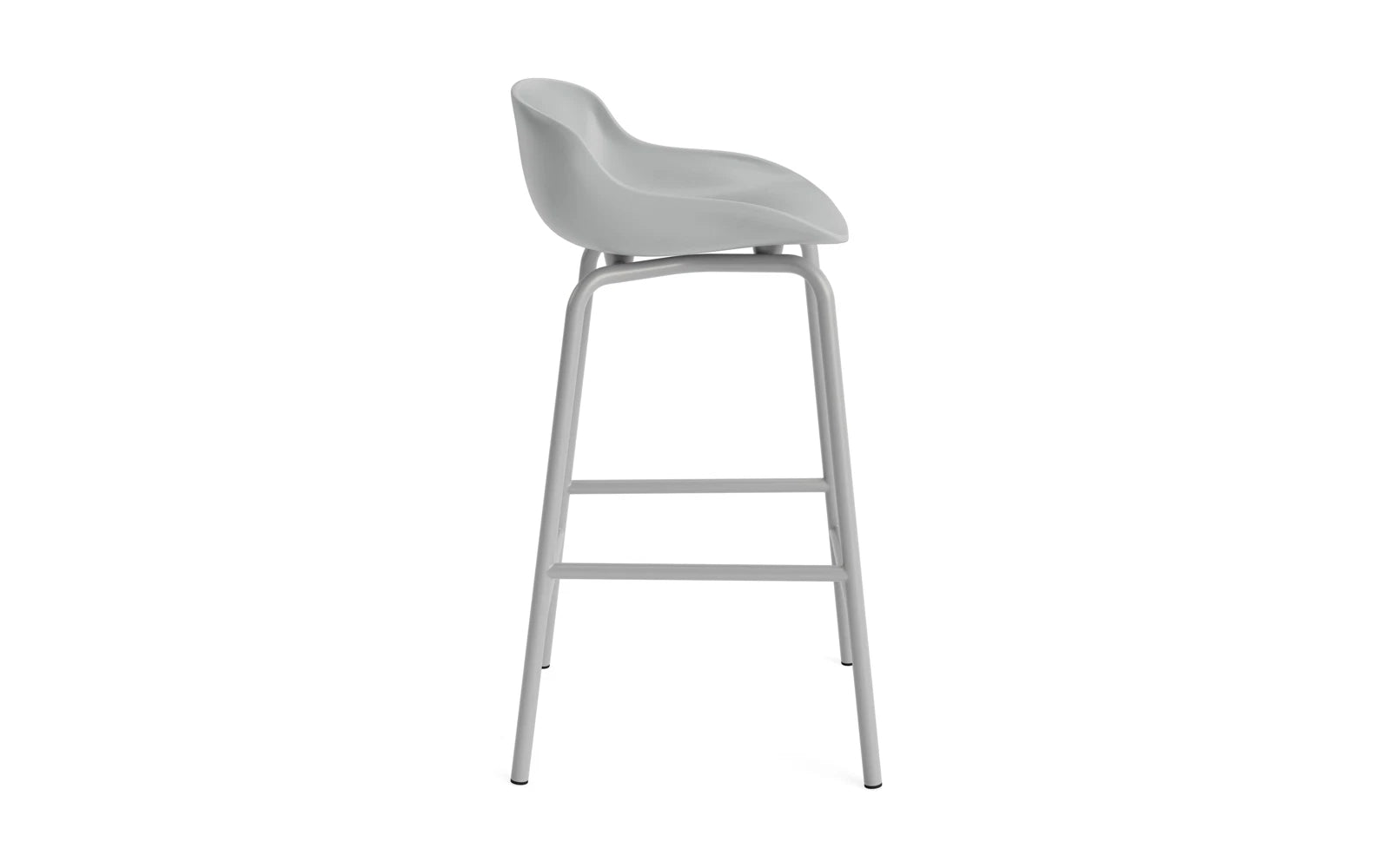 Entdecken Sie den Hyg Barhocker von Normann Copenhagen: stilvolles skandinavisches Design trifft auf exzellenten Komfort – perfekt für jede moderne Einrichtung.